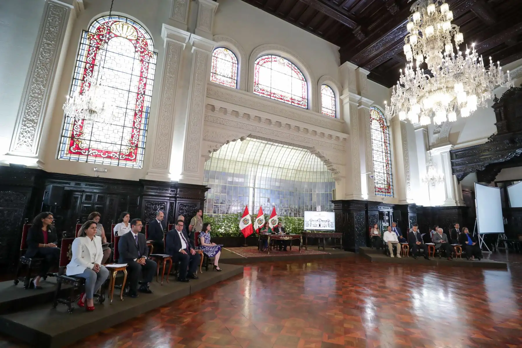 La presidenta Dina Boluarte, acompañada del presidente del Consejo de Ministros, Alberto Otárola y su gabinete ofrecieron una conferencia de prensa luego de culminado el Consejo de Ministros del día de hoy, en Palacio de Gobierno.
Foto: ANDINA/Presidencia Perú