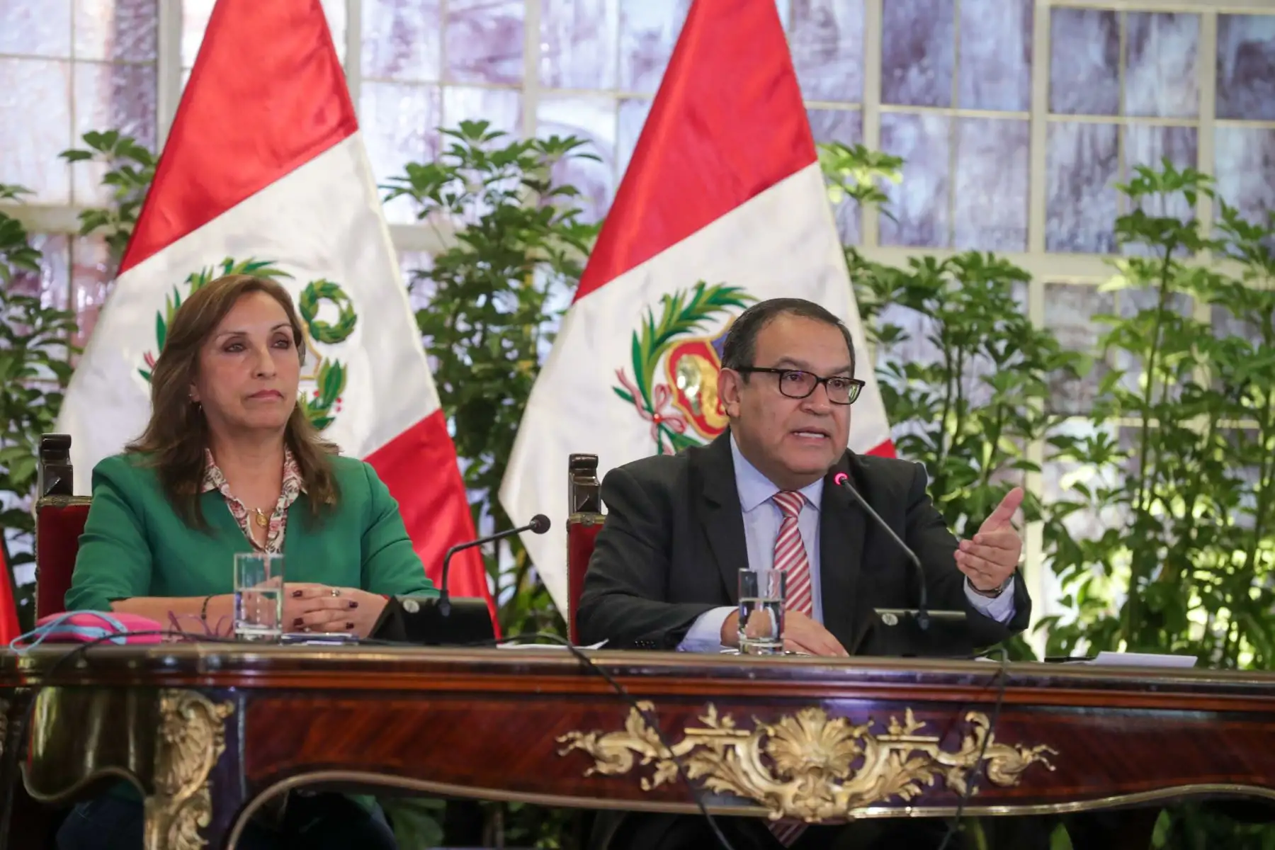 La presidenta Dina Boluarte, acompañada del presidente del Consejo de Ministros, Alberto Otárola y su gabinete ofrecieron una conferencia de prensa luego de culminado el Consejo de Ministros del día de hoy, en Palacio de Gobierno.
Foto: ANDINA/Presidencia Perú
