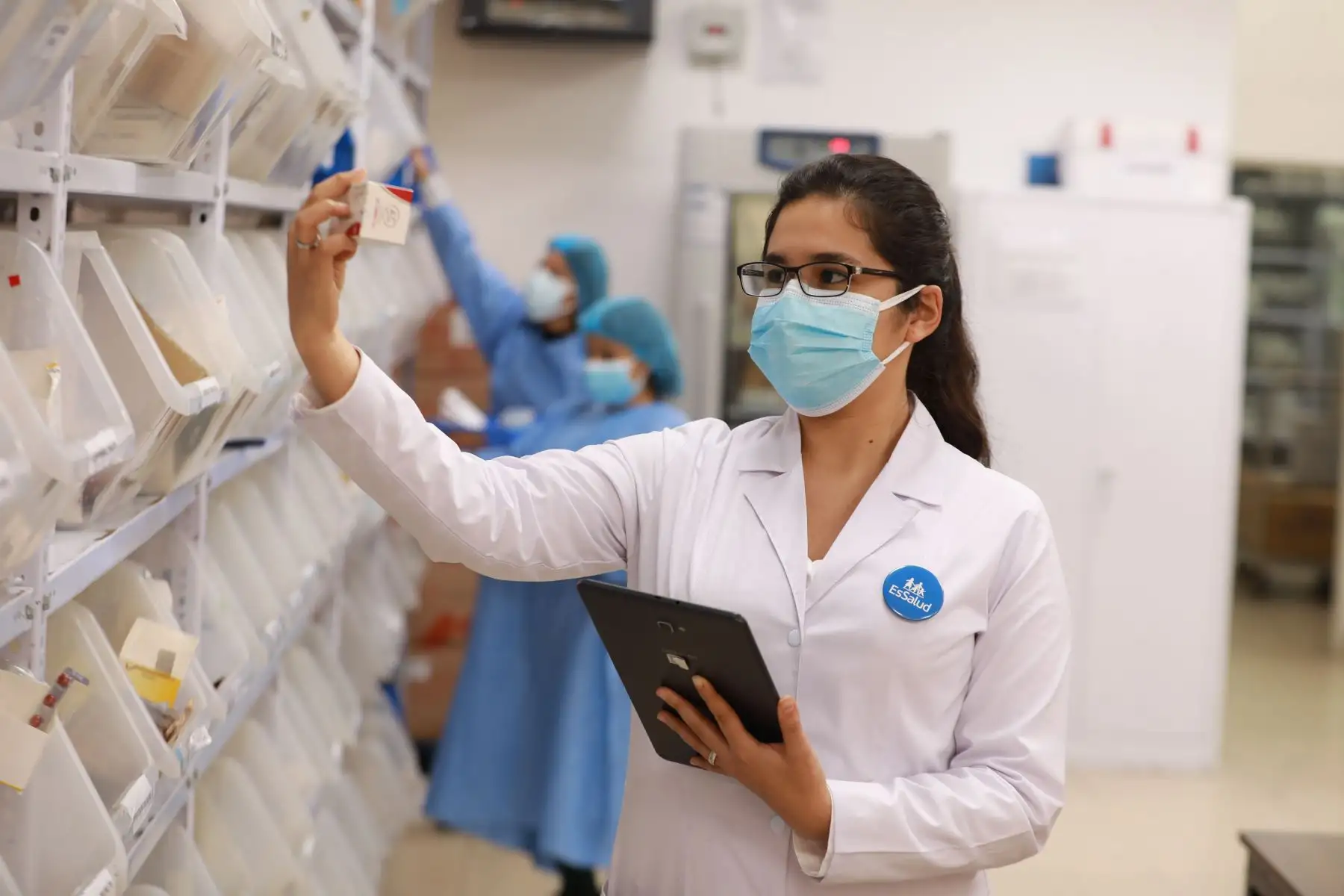 El abastecimiento de productos farmacéuticos oncológicos alcanzó el 98.5 % de disponibilidad en todos los hospitales del Seguro Social de Salud (EsSalud) del país durante el 2022, con un gasto de más de 42 millones de soles, lo que representa un 33 % más de gasto respecto al 2021.

Foto: ANDINA/EsSalud