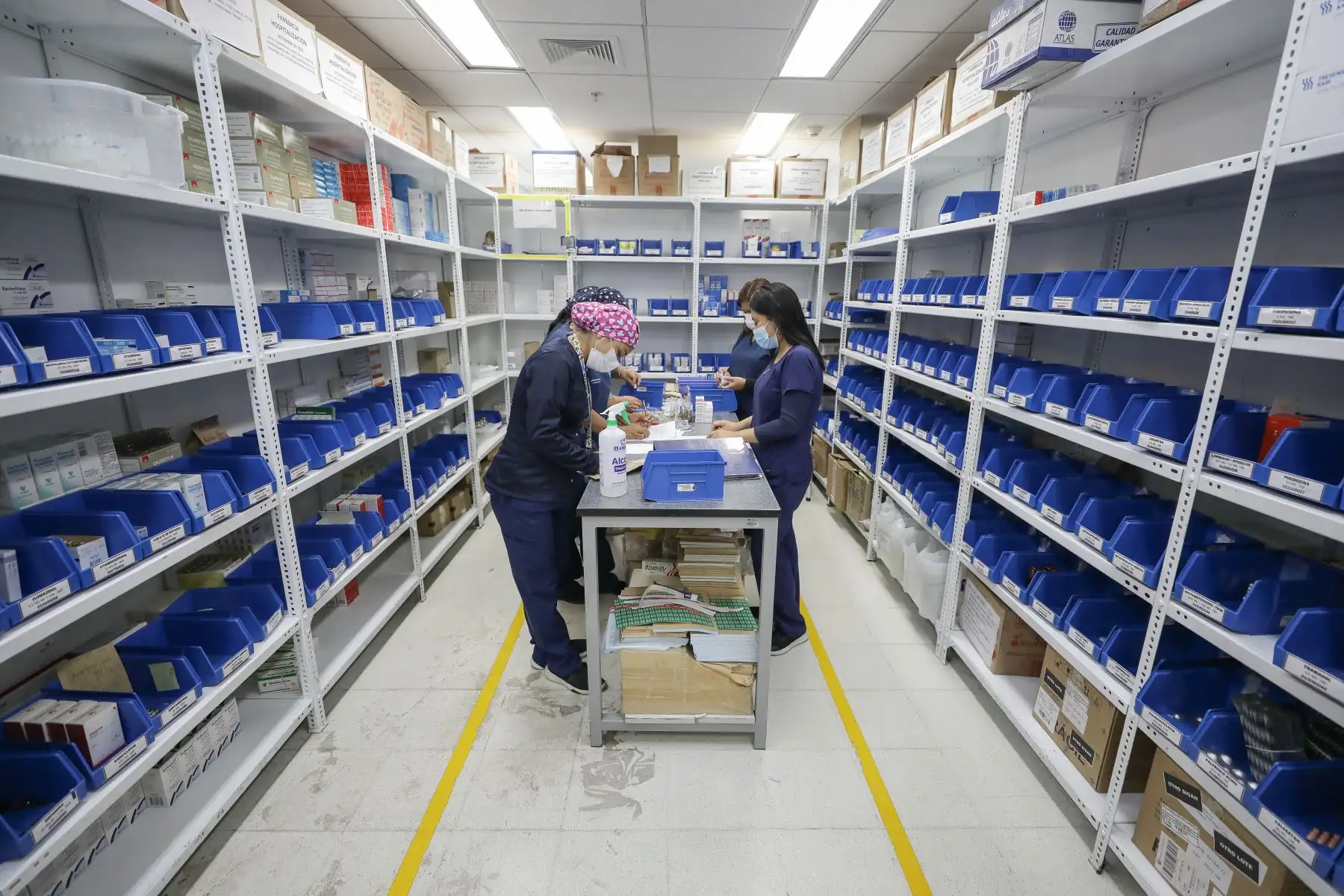 El abastecimiento de productos farmacéuticos oncológicos alcanzó el 98.5 % de disponibilidad en todos los hospitales del Seguro Social de Salud (EsSalud) del país durante el 2022, con un gasto de más de 42 millones de soles, lo que representa un 33 % más de gasto respecto al 2021.

Foto: ANDINA/EsSalud