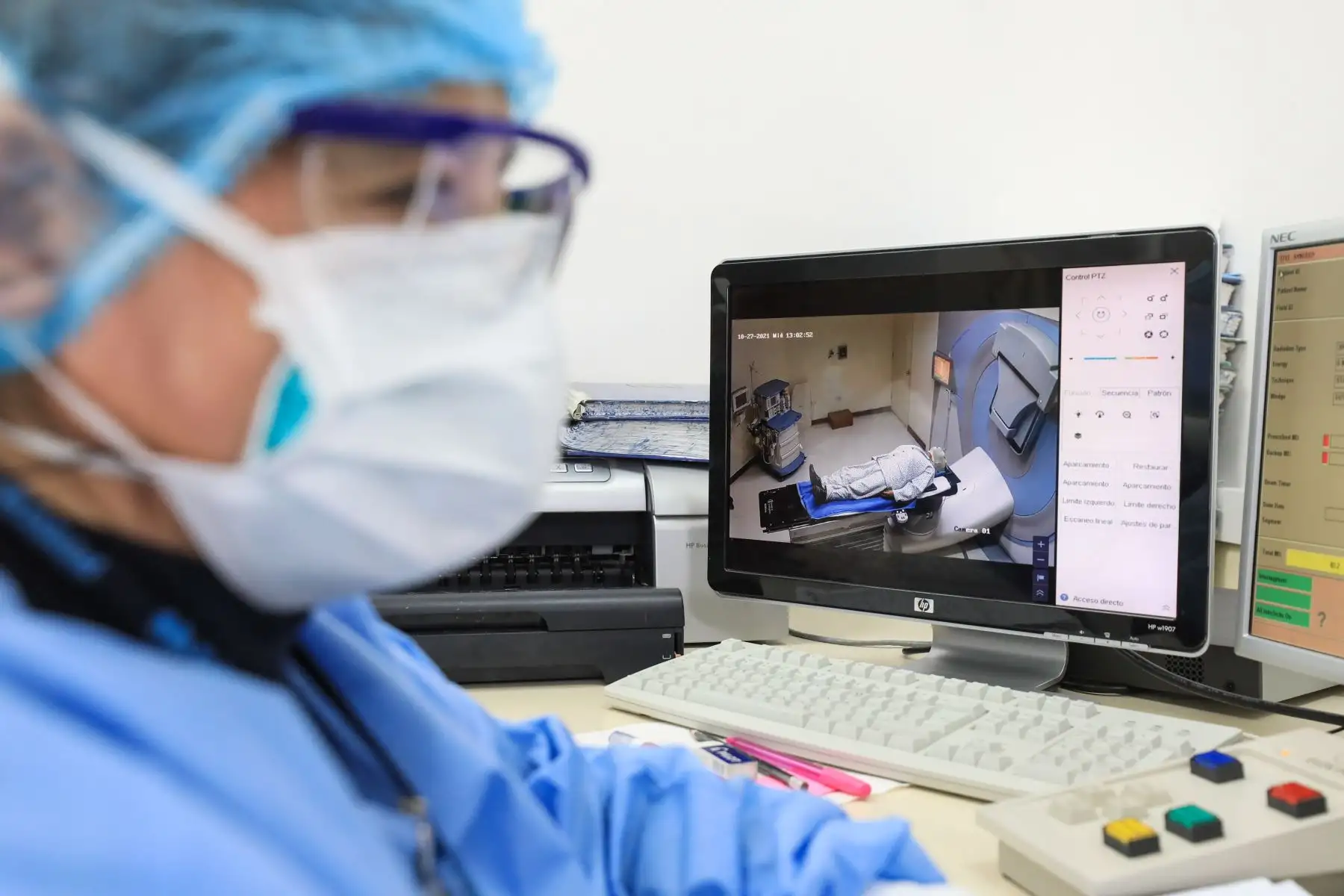 Institución realizó más de 120 mil procedimientos de quimioterapia, así como otros de braquiterapia, acelerador lineal y cobaltoterapia a pacientes de todo el país.

Foto: ANDINA/EsSalud