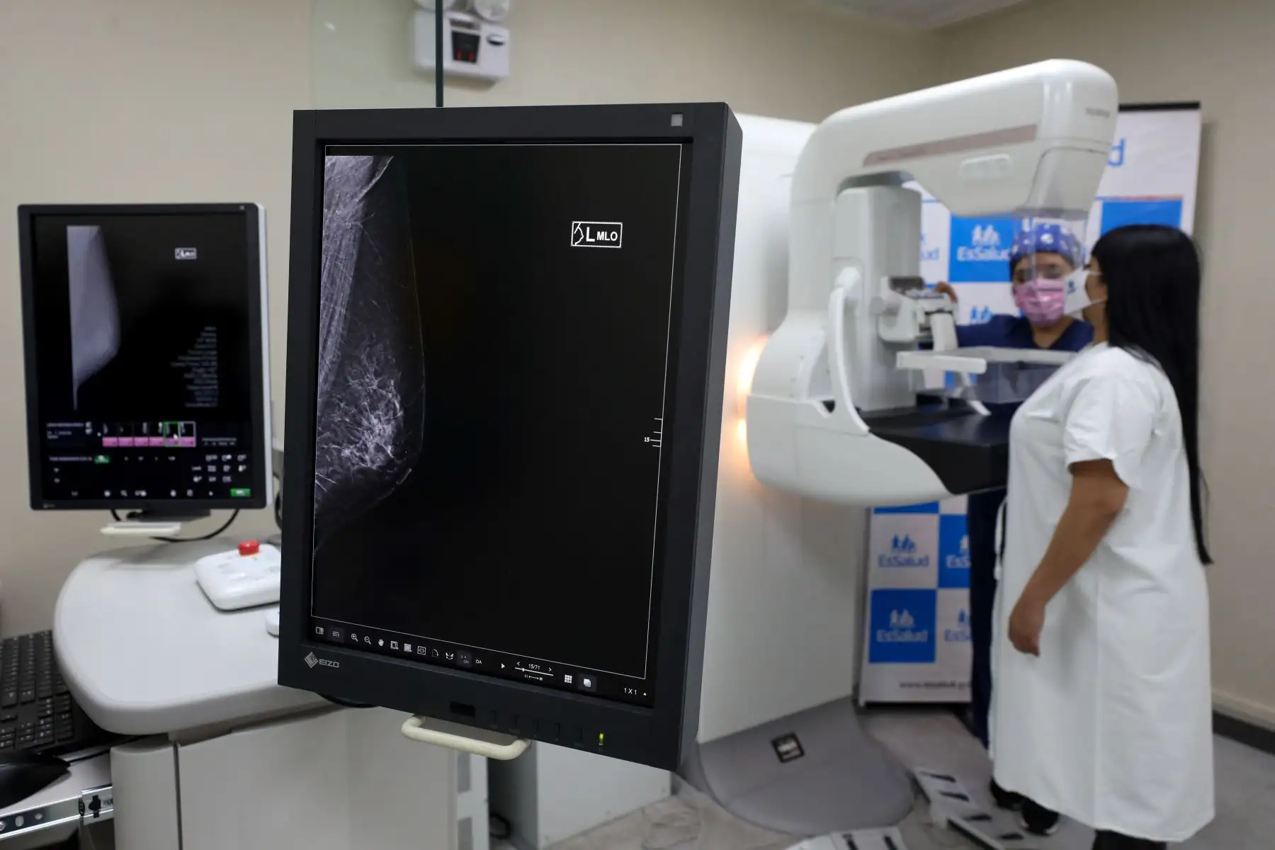 Institución realizó más de 120 mil procedimientos de quimioterapia, así como otros de braquiterapia, acelerador lineal y cobaltoterapia a pacientes de todo el país.

Foto: ANDINA/EsSalud