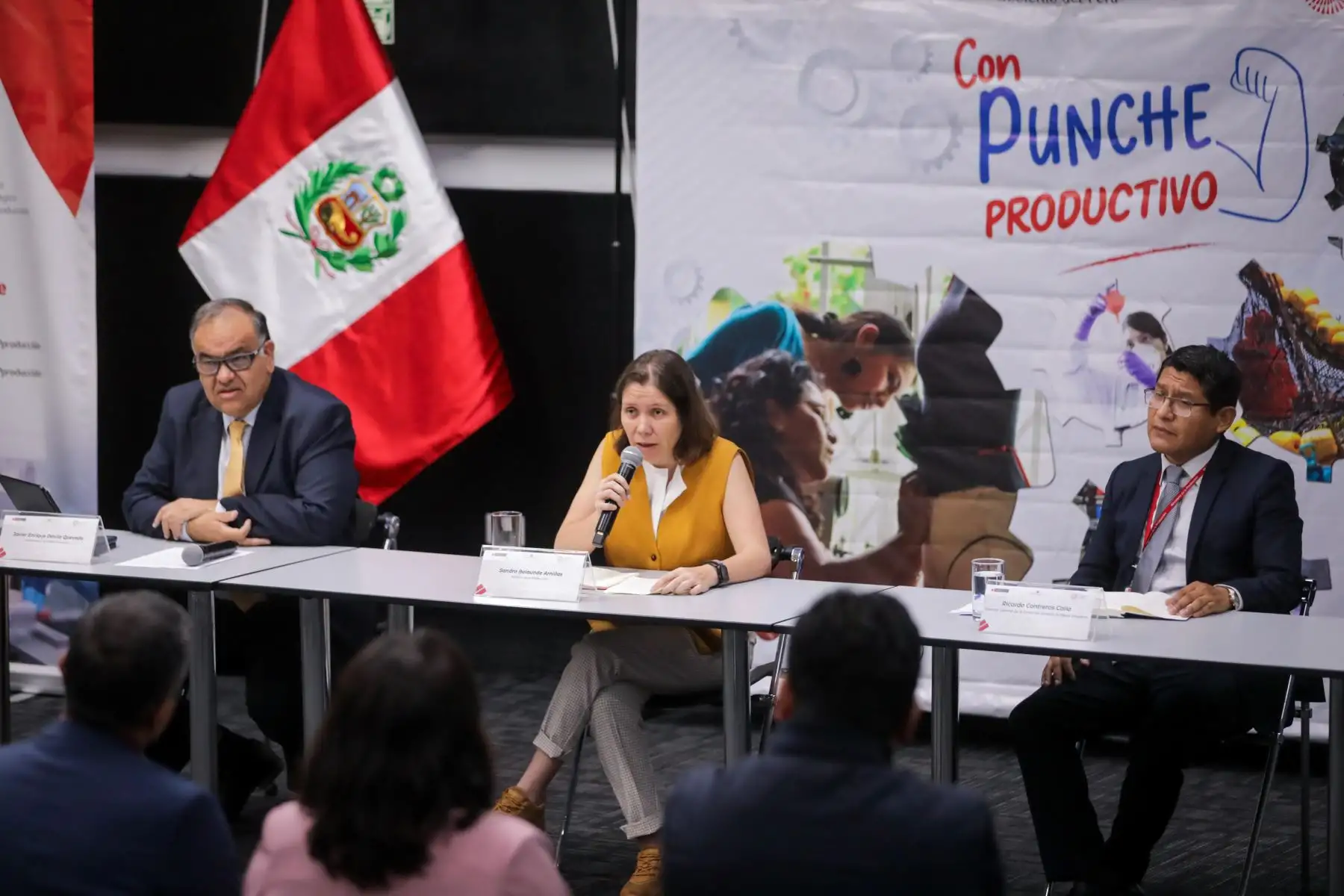 La ministra de la Producción, Sandra Belaunde, lanzó "Con Punche Productivo", paquete de medidas para impulsar la reactivación económica sostenible de los sectores productivos afectados por la emergencia sanitaria, así como la crisis económica y social que atraviesa el país. Foto: Ministerio de la Producción