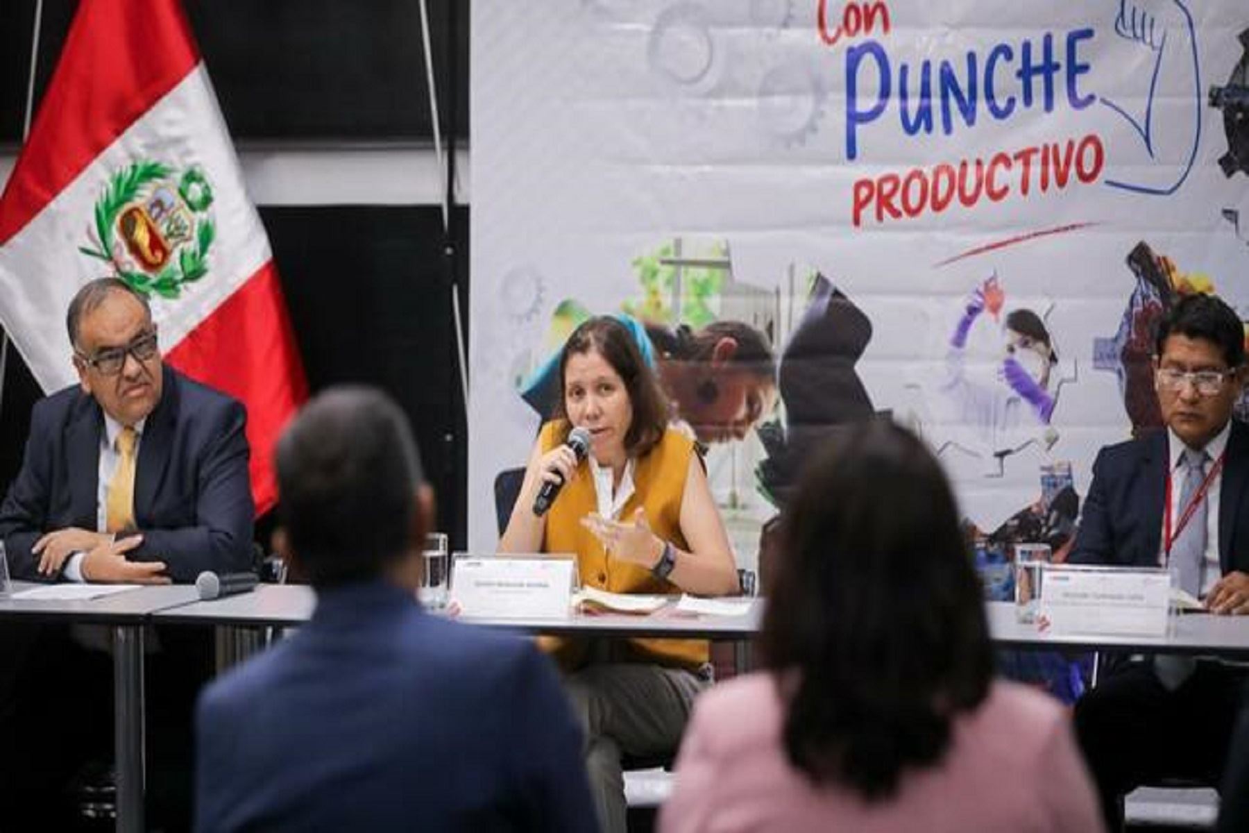 Ministra de la Producción, Sandra Belaunde, presentó Con Punche Productivo.