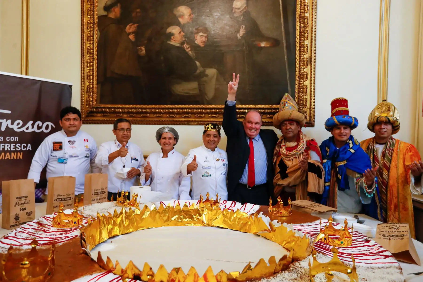 El alcalde de Lima, Rafael López Aliaga, recibió en el Palacio Municipal a los Reyes Magos, Melchor, Gaspar y Baltasar, representados por efectivos de la Policía Montada de la Policía Nacional del Perú. Foto: ANDINA/Carla Patiño