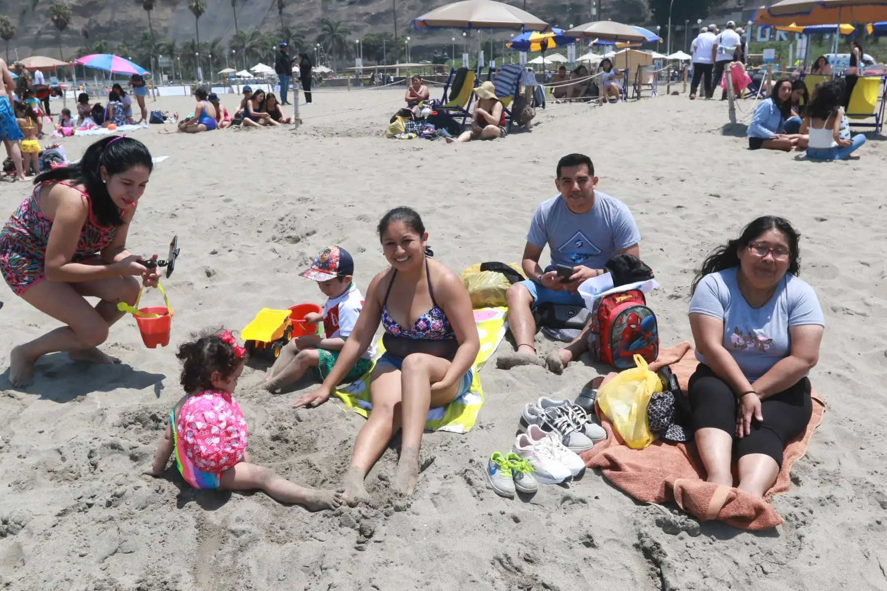 Essalud realiza campaña de atencion y vacunacion en balneario Agua Dulce en el distrito de Chorrillos.Foto: ANDINA/Héctor Vinces