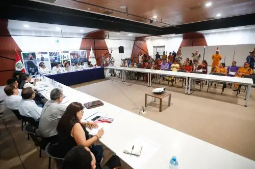 Ministros se reúnen con representantes de pueblos amazónicos. Foto: MVCS
