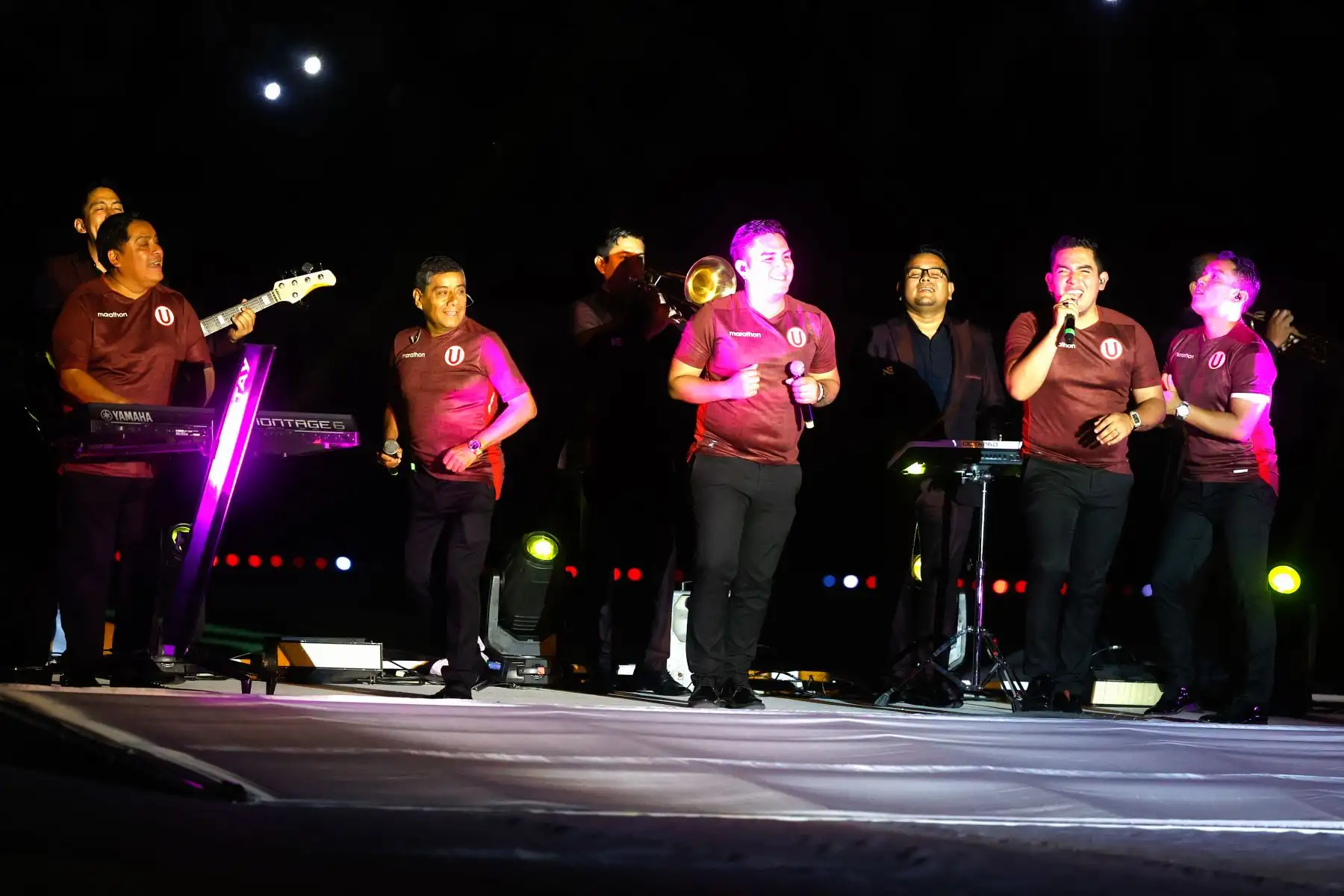Con un espectacular juego de drones, Universitario de Deportes abrió la ‘Noche Crema 2023’. El club ‘merengue’ presentó a su plantel este sábado 7 de enero en el Estadio Monumental y que tiene como rival invitado es Aucas de Ecuador. Foto: ANDINA/Vidal Tarqui