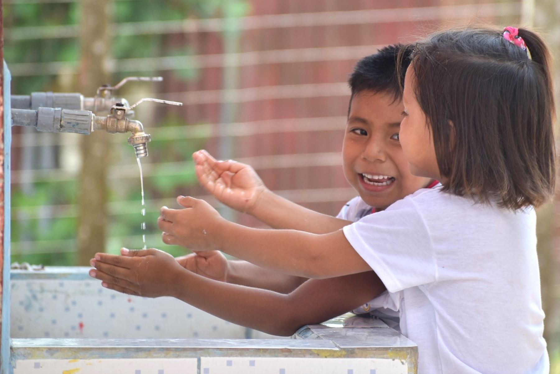 Sunass buscará que escolares tomen agua segura en colegios en los próximos 4 años. Foto: ANDINA/Difusión.