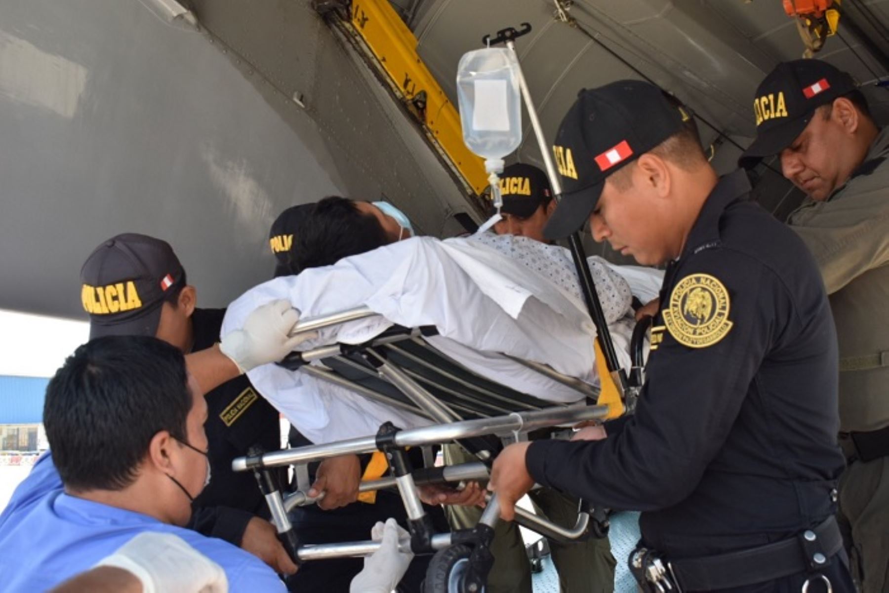 Los dos efectivos fueron trasladados de inmediato en dos ambulancias hacia el hospital central PNP Luis N. Sáenz, ubicado en el distrito de Jesús María.