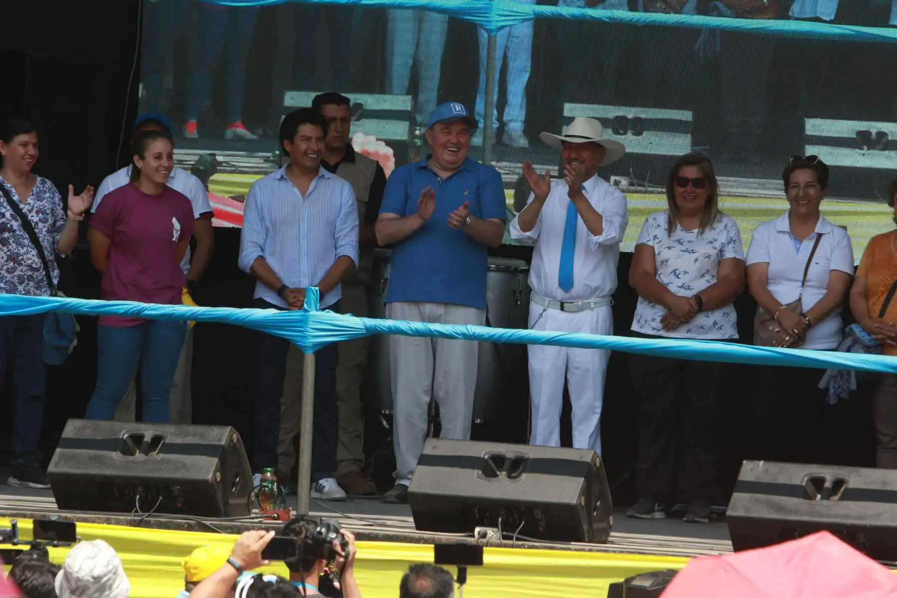 Alcalde Lopez Aliaga en el dia de la familia realiza visita a Casa Blanca en San Juan de Lurigancho..Foto: ANDINA/Héctor Vinces