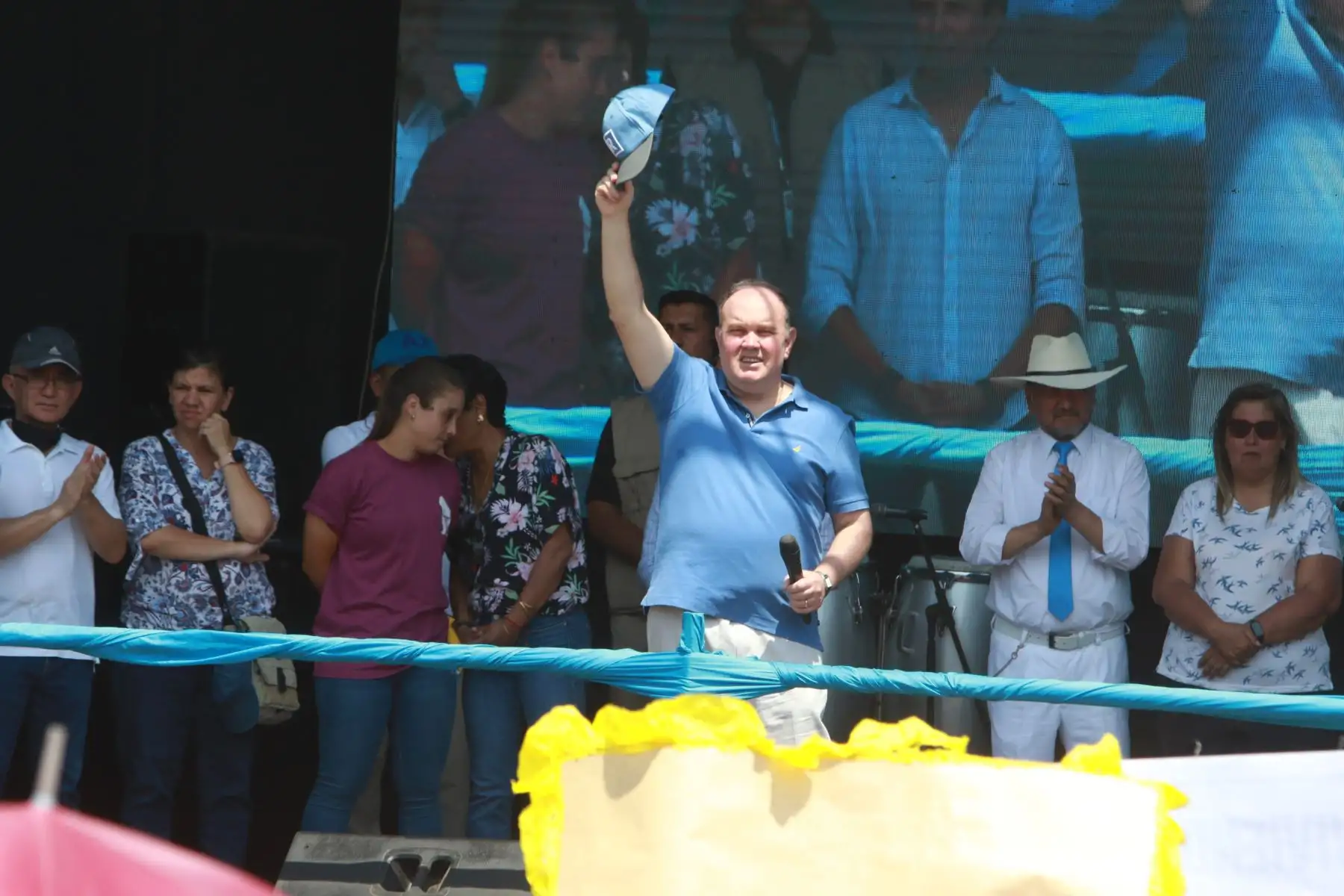 Alcalde Lopez Aliaga en el dia de la familia realiza visita a Casa Blanca en San Juan de Lurigancho..Foto: ANDINA/Héctor Vinces