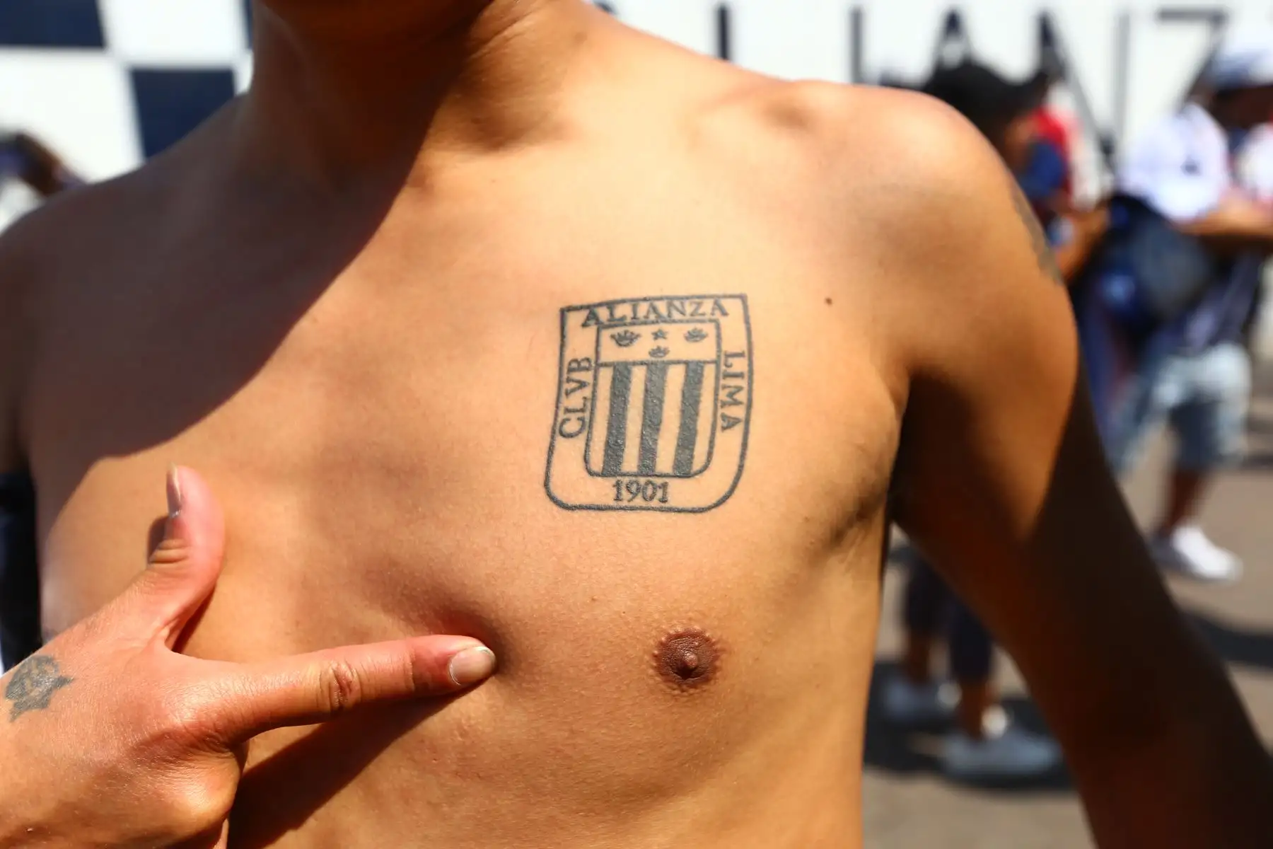 Hinchas en la presentación del equipo de futbol Alianza Lima en el Estadio de Matute en la Tarde blanquiazul

Foto: ANDINA/Ricardo Cuba