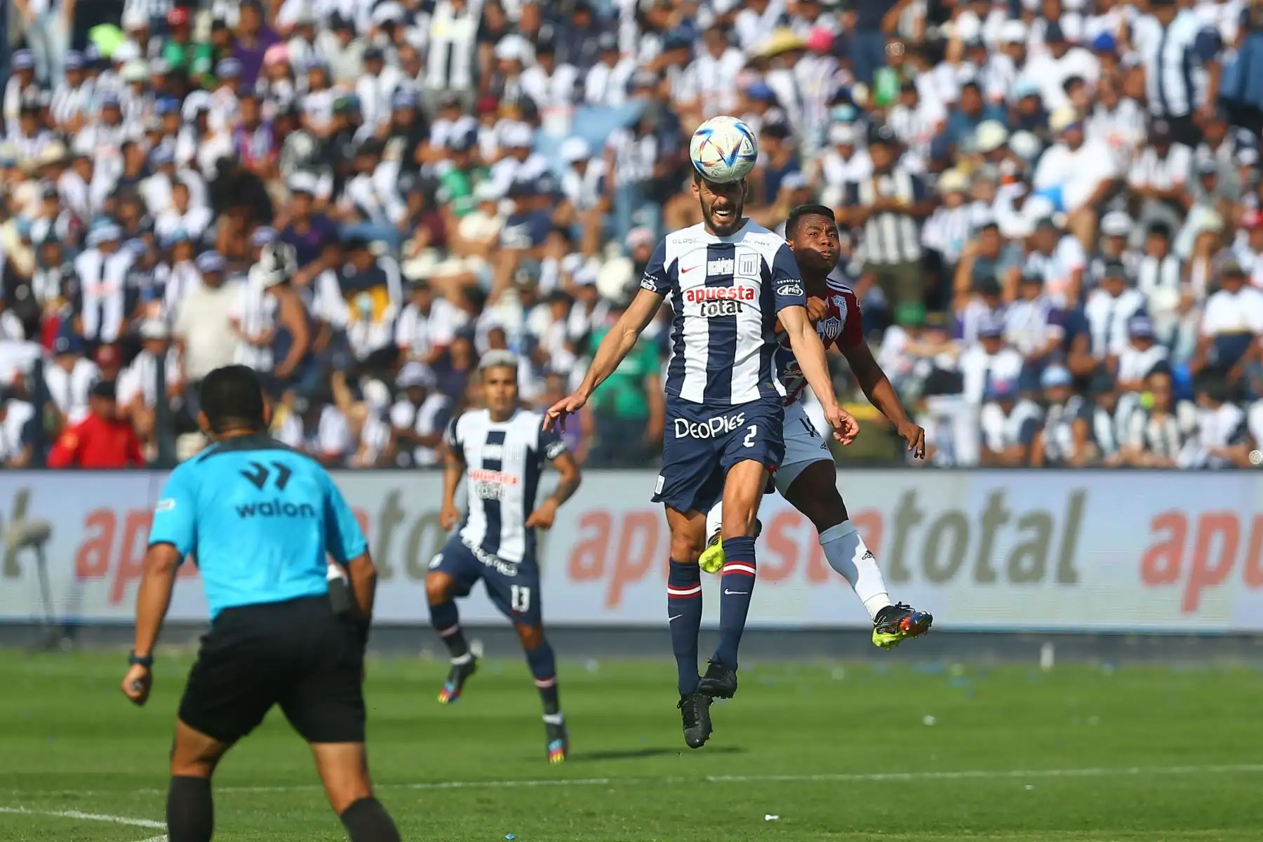 Alianza Lima presenta a su equipo en la tarde blanquiazul jugando contra el junior de Barranquilla ganando 2-1 al equipo colombiano en el estadio de Matute.Foto: ANDINA/Ricardo Cuba