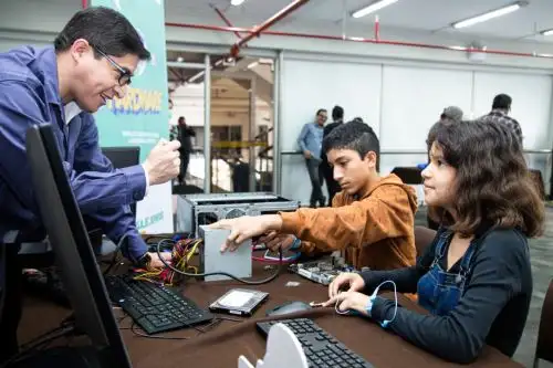 ¿A tu hijo le gusta la robótica? Aprovecha sus vacaciones e inscríbelo en el Senati. Foto: ANDINA/Difusión.