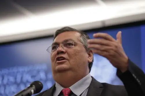 El ministro de Justicia de Brasil, Flávio Dino, informa sobre acciones para castigar a los responsables de los ataques al Congreso, la Corte Suprema y la Presidencia de Brasil. Foto: EFE.