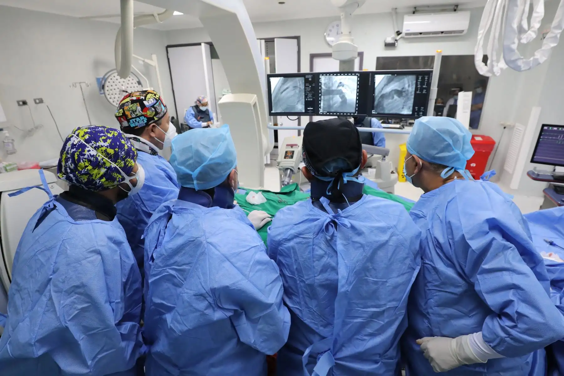 De enero a noviembre del 2022, el Instituto Nacional Cardiovascular (INCOR) del Seguro Social de Salud (EsSalud) operó a 892 pacientes cardíacos, 551 adultos y 341 pediátricos, sobre todo en cirugías mayores de alta complejidad. Foto: Difusión