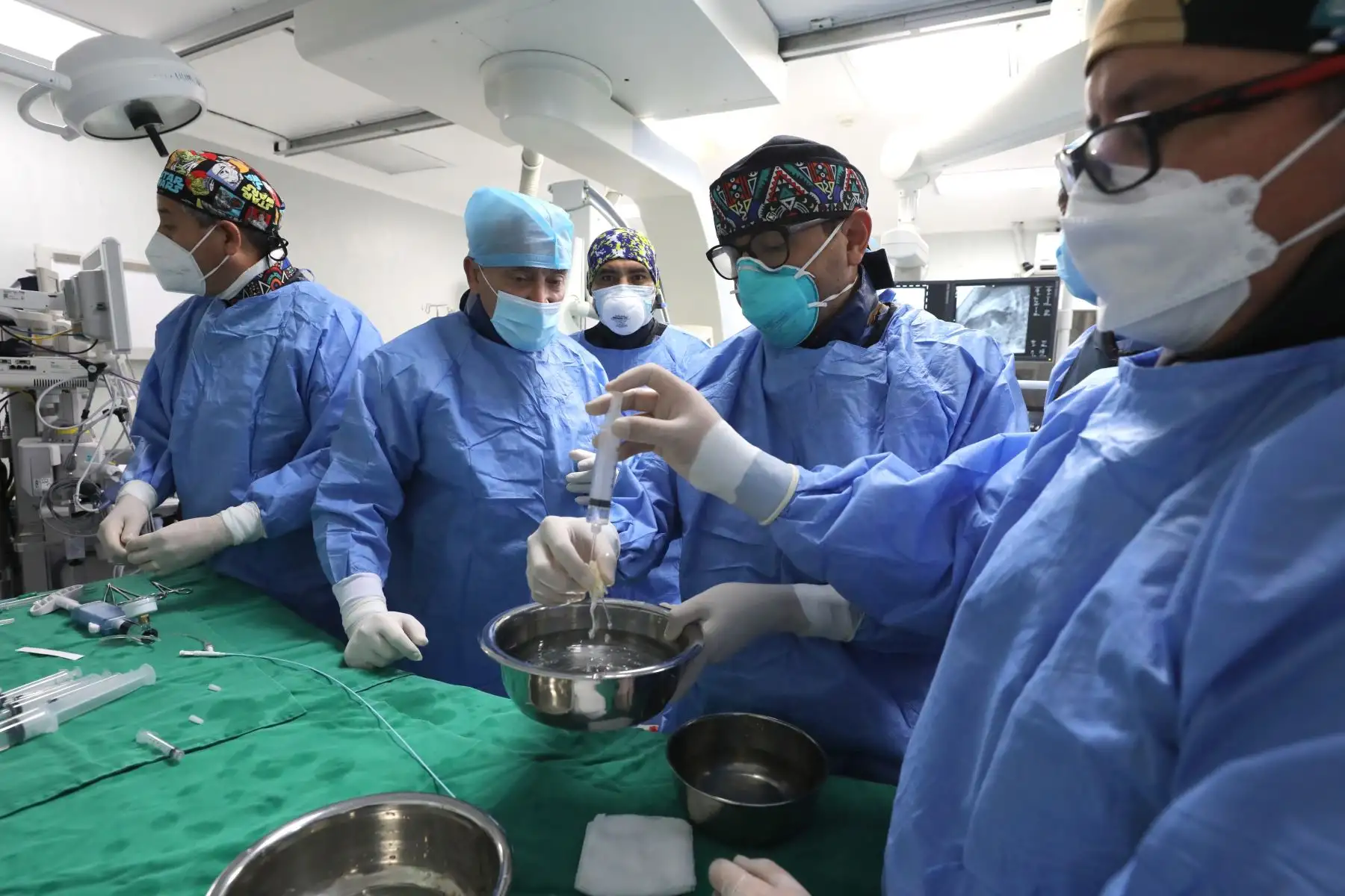 De enero a noviembre del 2022, el Instituto Nacional Cardiovascular (INCOR) del Seguro Social de Salud (EsSalud) operó a 892 pacientes cardíacos, 551 adultos y 341 pediátricos, sobre todo en cirugías mayores de alta complejidad. Foto: Difusión