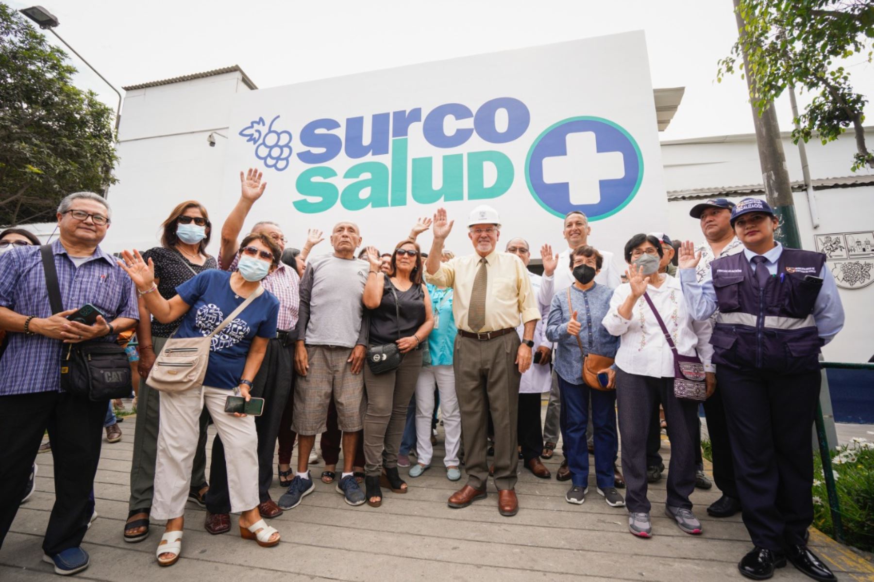 El alcalde de Santiago de Surco, Carlos Bruce, puso en funcionamiento los servicios del programa Surco Salud. Foto: ANDINA/Difusión