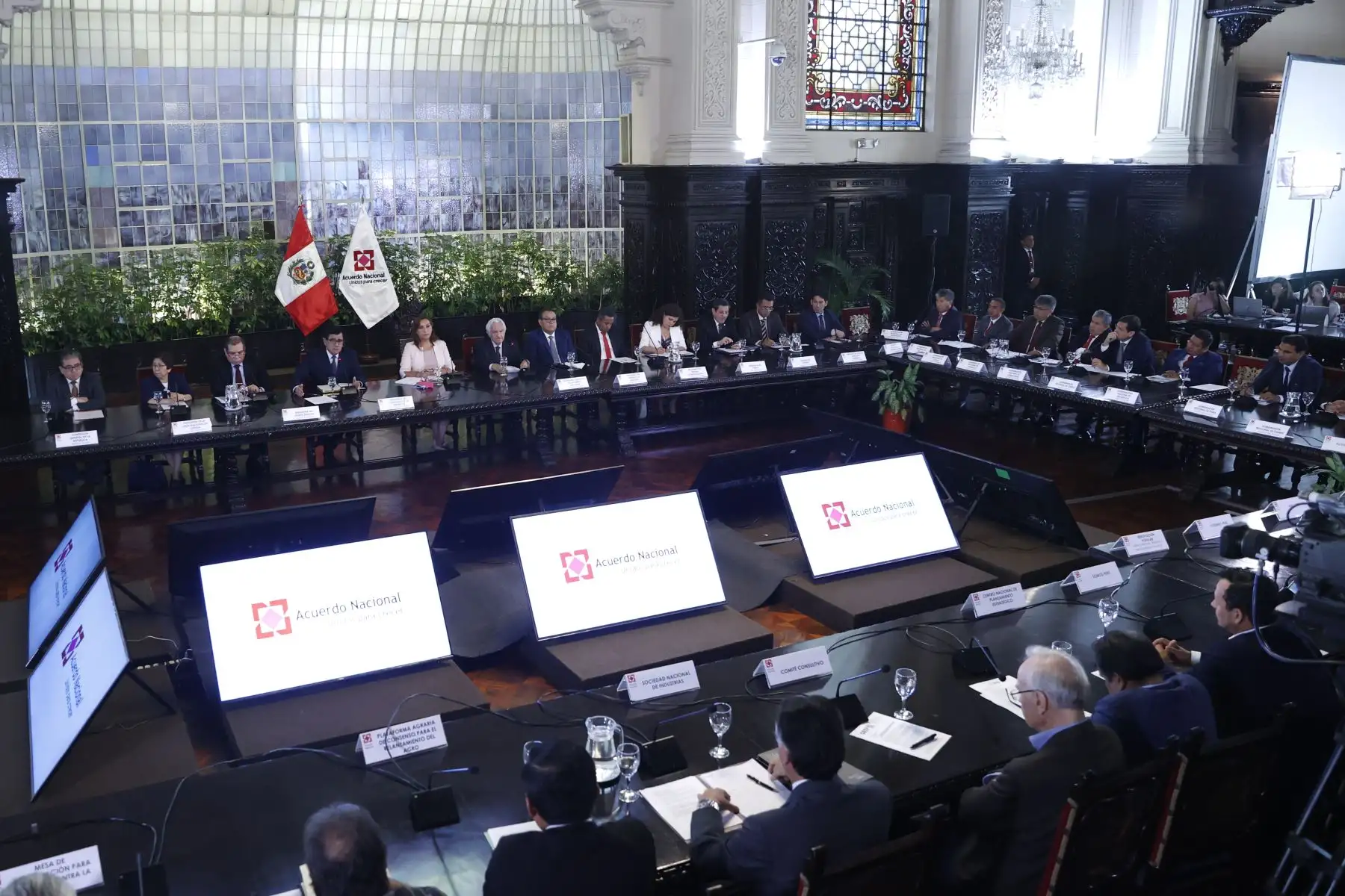 La Jefa de Estado, Dina Boluarte Zegarra, presidió esta tarde una sesión del Acuerdo Nacional en Palacio de Gobierno.
Foto: ANDINA/Presidencia Perú