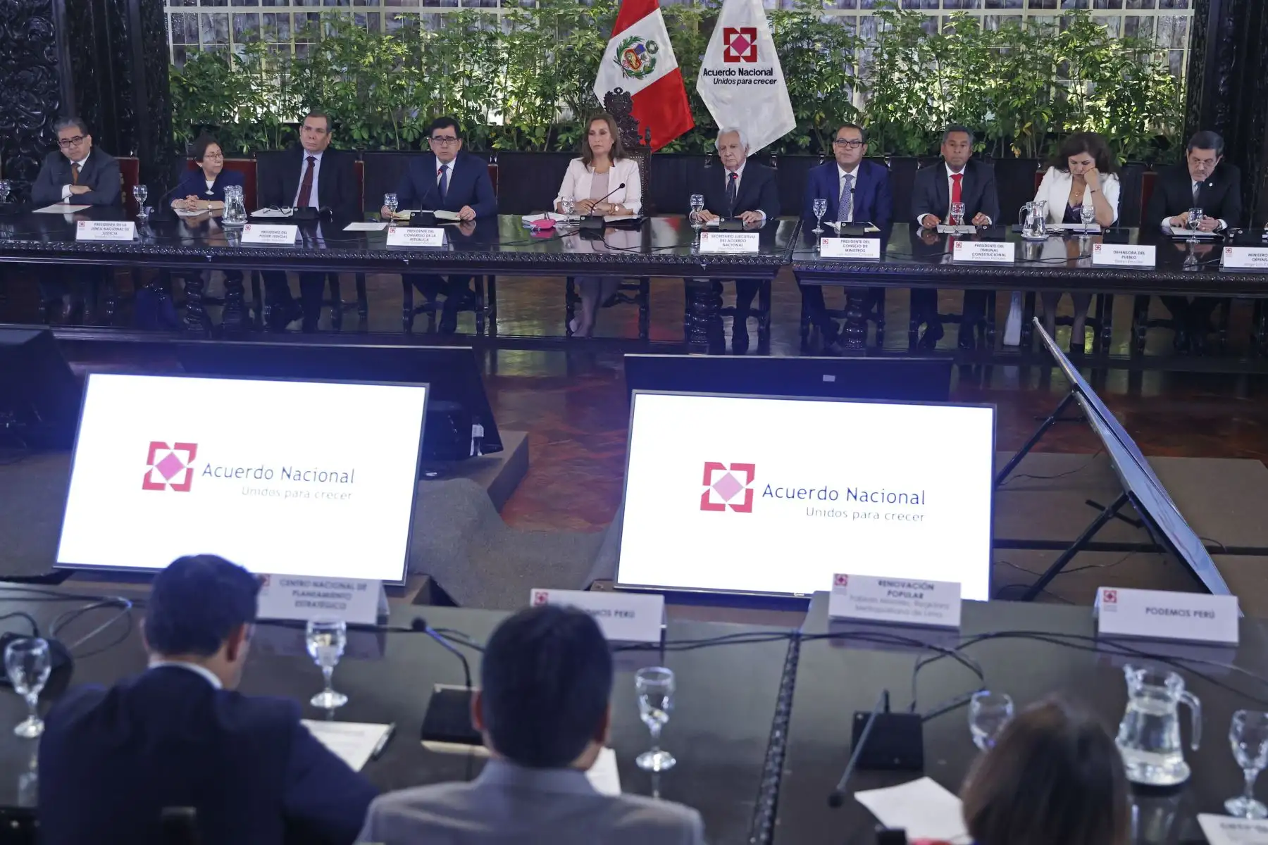 La Jefa de Estado, Dina Boluarte Zegarra, presidió esta tarde una sesión del Acuerdo Nacional en Palacio de Gobierno.
Foto: ANDINA/Presidencia Perú