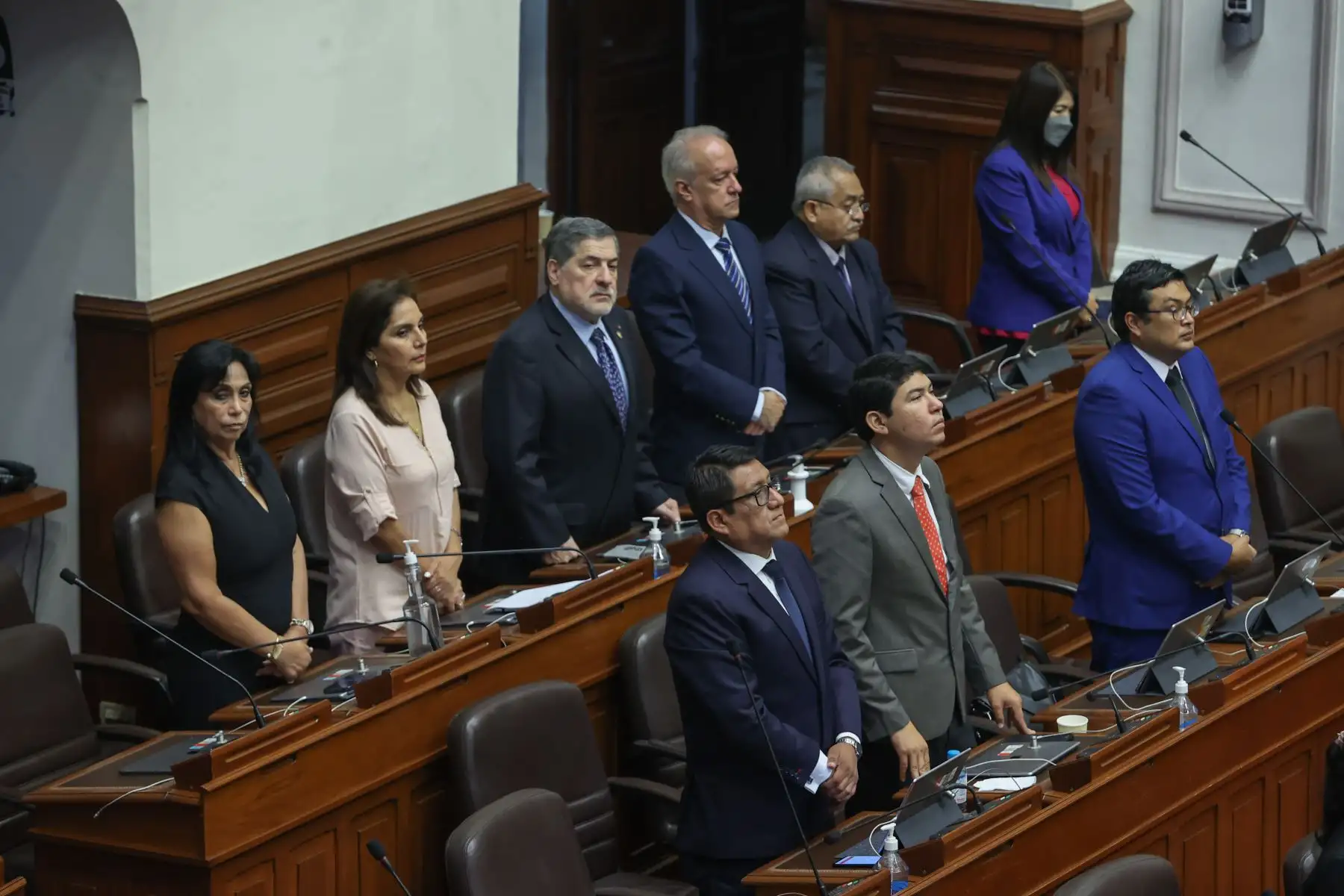 El pleno del Congreso guardó un minuto de silencio por los fallecidos durante las movilizaciones en Puno. Foto: ANDINA/ Andrés Valle