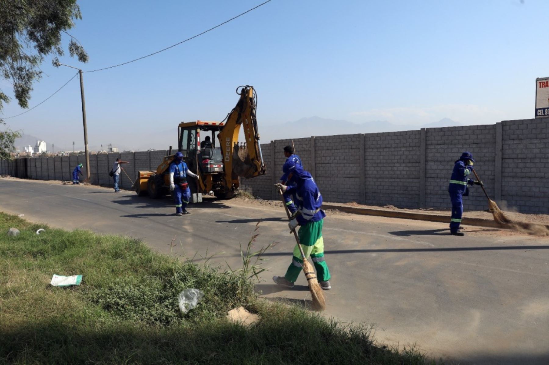 Municipalidad de Trujillo inicia recojo de residuos sólidos de las principales calles de esa ciudad.