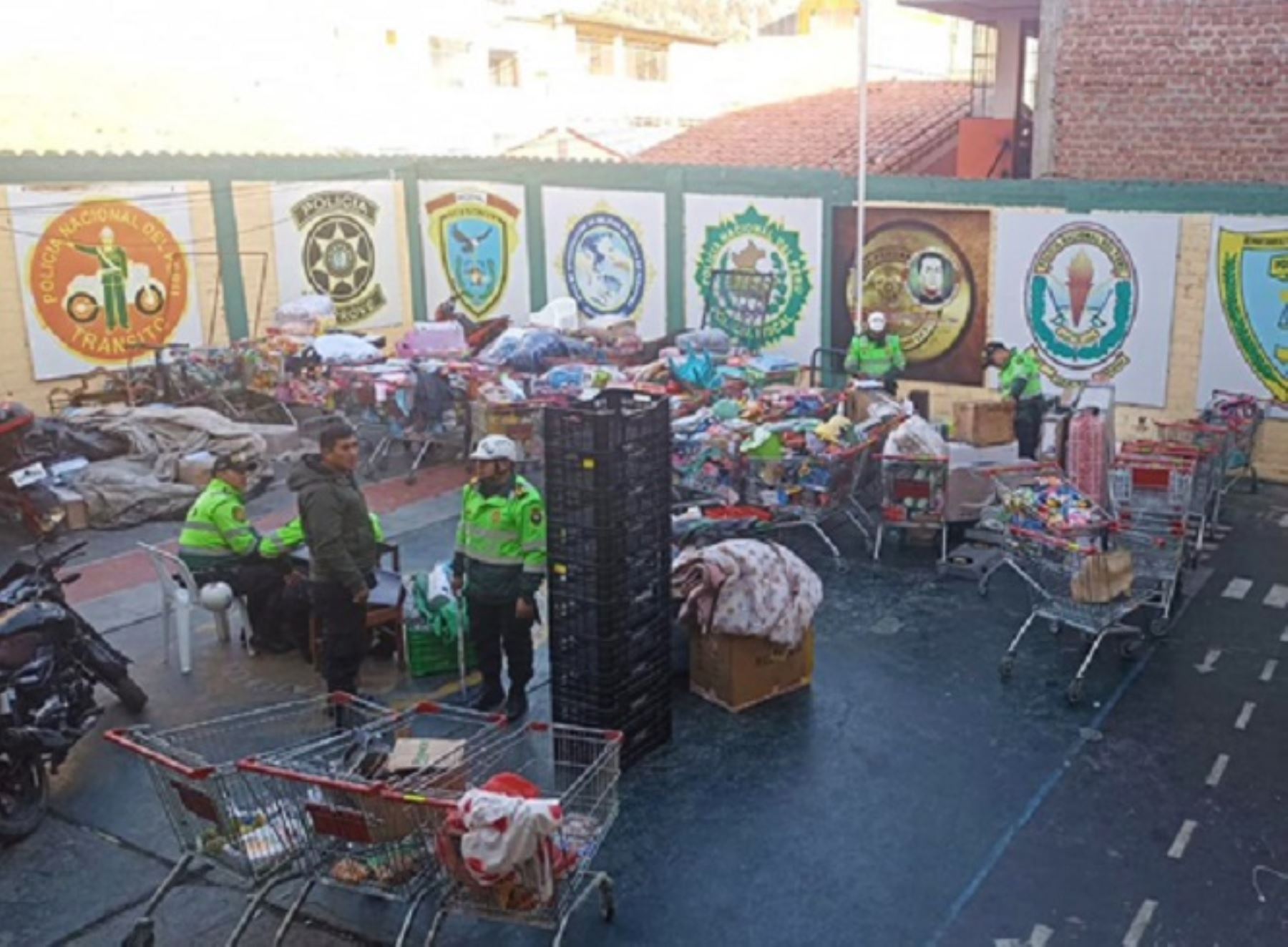Cuarenta personas fueron detenidas en Puno por su presunta participación en los desmanes y saqueo del local supermercado Plaza Vea ocurrido anoche. ANDINA/Difusión