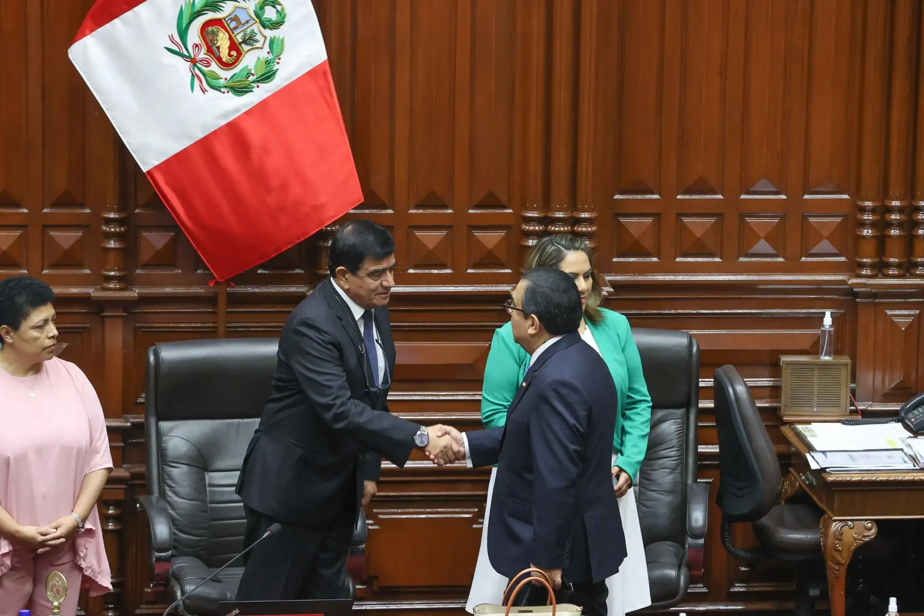 El presidente del Consejo de Ministros, Alberto Otárola acompañado por su gabinete ministerial se presentó el día de hoy ante el pleno del Congreso para solicitar el voto de confianza. 

Foto: ANDINA/Andrés Valle