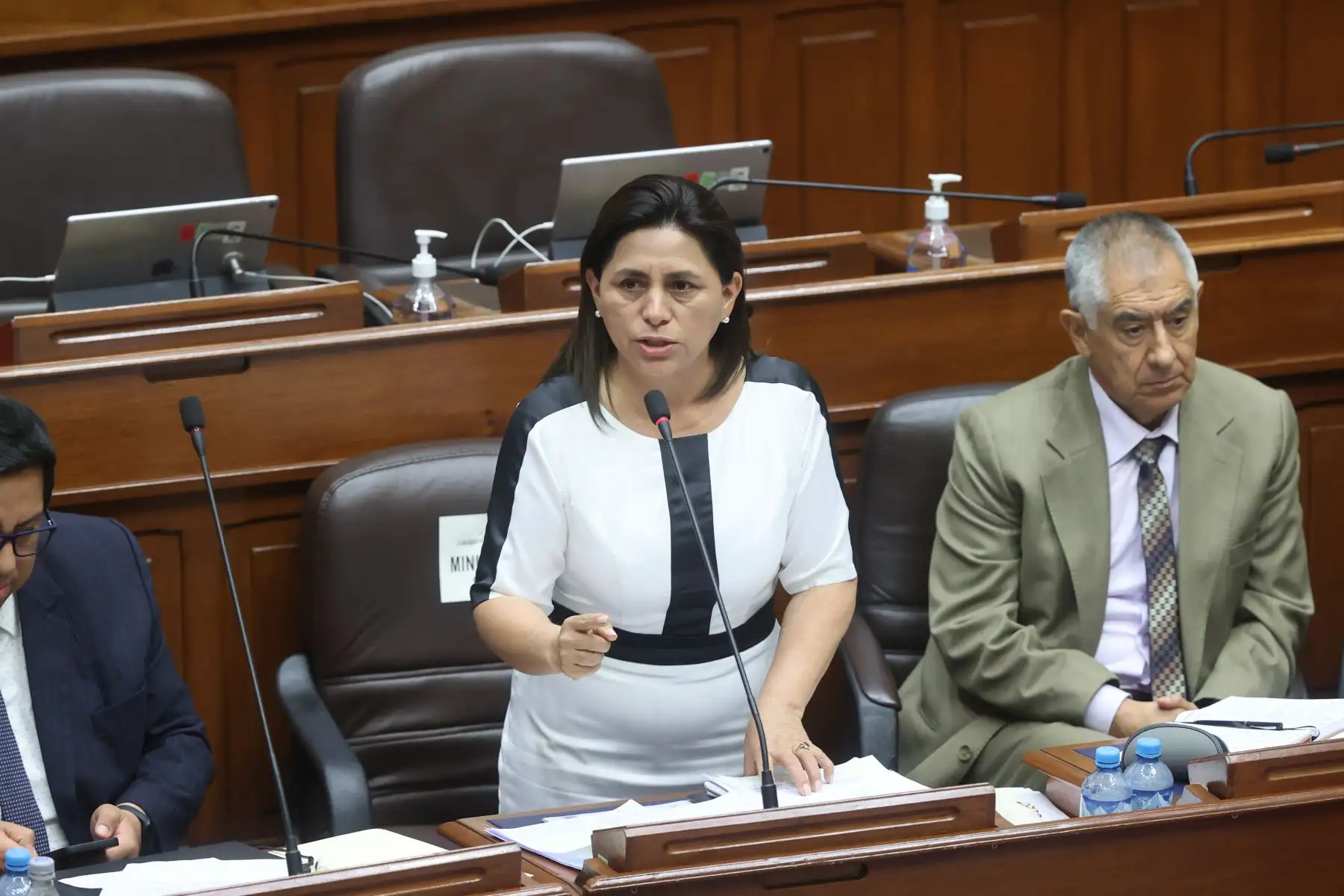 Ministra de Salud  Dra. Rosa Gutierrez Palomino interviene en el congreso en la solicitud de la Cuestión de confianza del gabinete Otárola. 

Foto: ANDINA/Andrés Valle