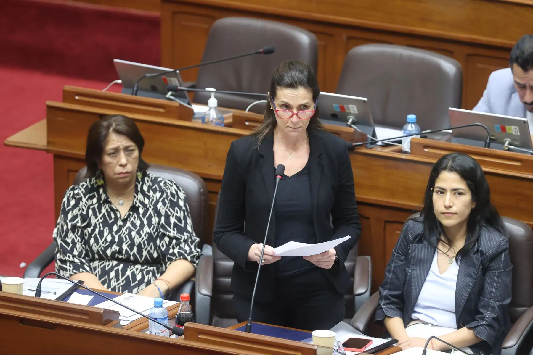 Ministra de Vivienda, Construcción y Saneamiento Hania Pérez de Cuéllar interviene en el congreso en la solicitud de la Cuestión de confianza del gabinete Otárola. Foto: ANDINA/Andrés Valle