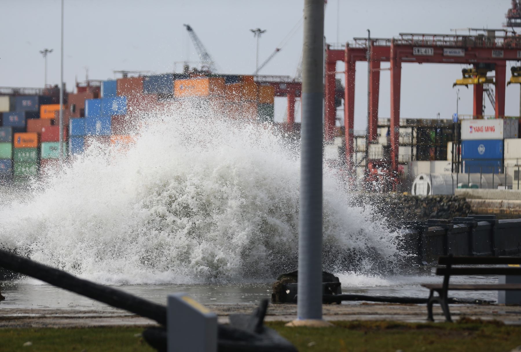 Oleajes intensos: 16 puertos se mantienen cerrados en todo el litoral |  Noticias | Agencia Peruana de Noticias Andina