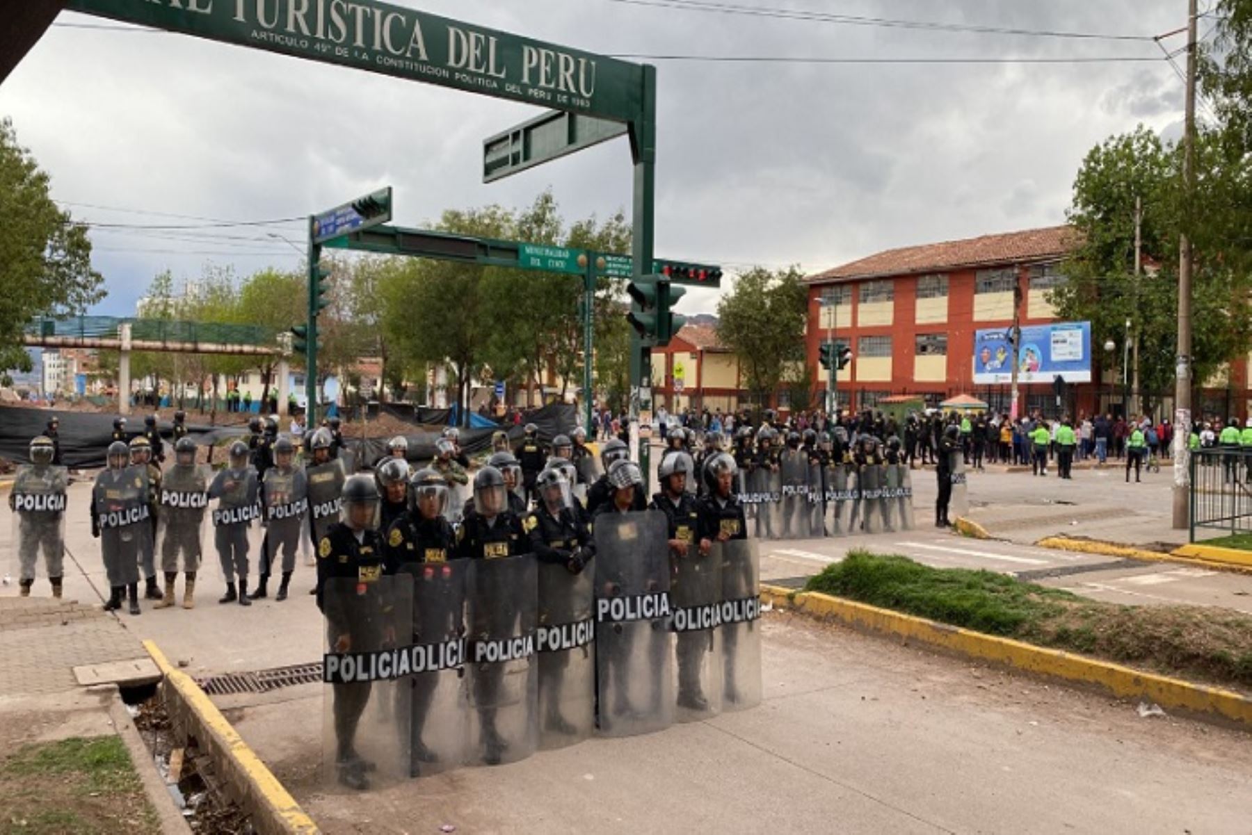 El ministro Rojas Herrera reiteró su pedido de reflexión a los manifestantes por el amor a la patria. Foto: ANDINA/Difusión