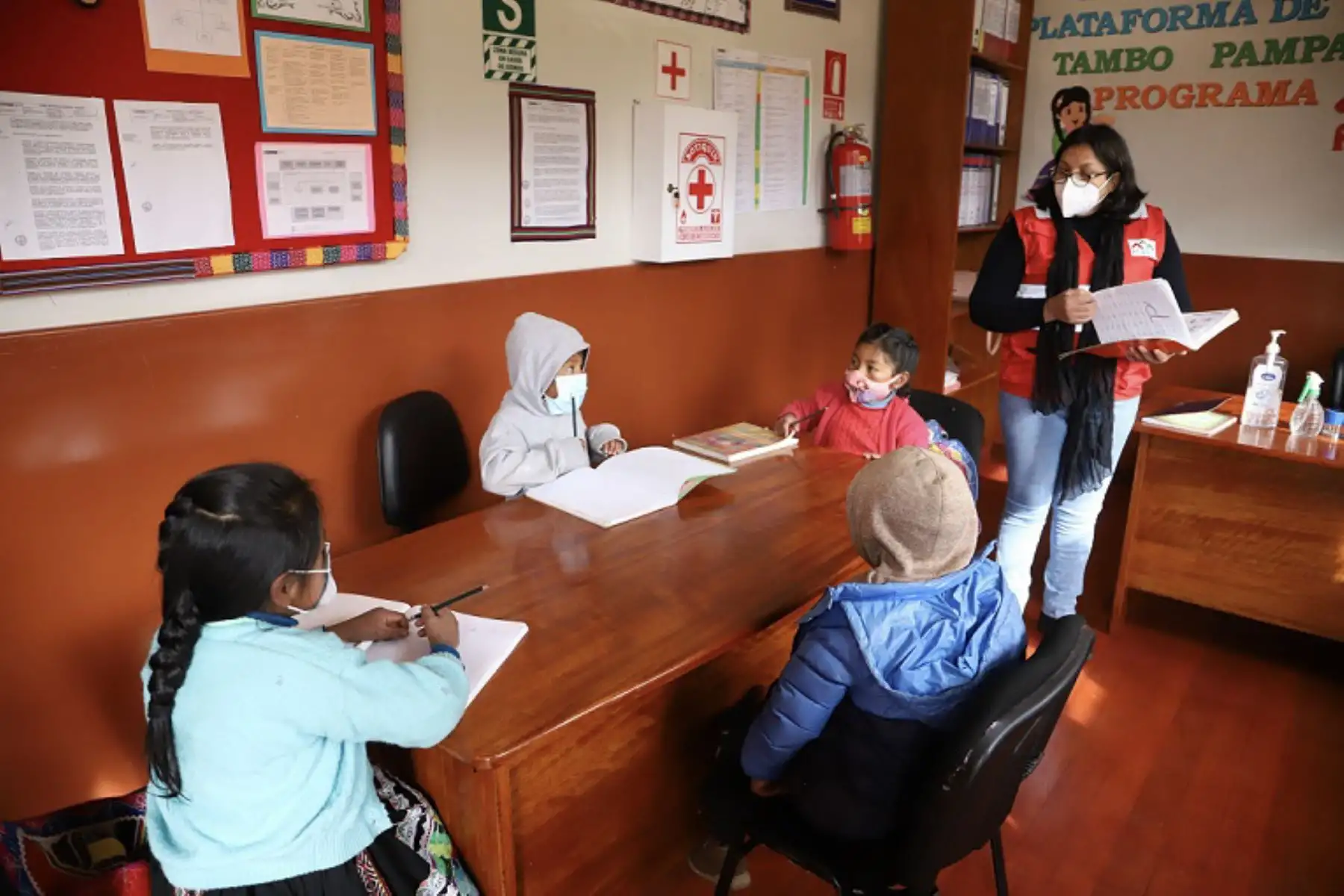 La Fundación Romero tiene previsto entregar cien mil becas formativas durante este año para beneficiar a usuarios de los programas Juntos, Foncodes, PAIS, representantes de los comedores populares y ollas comunes, entre otros. ANDINA/ Midis.