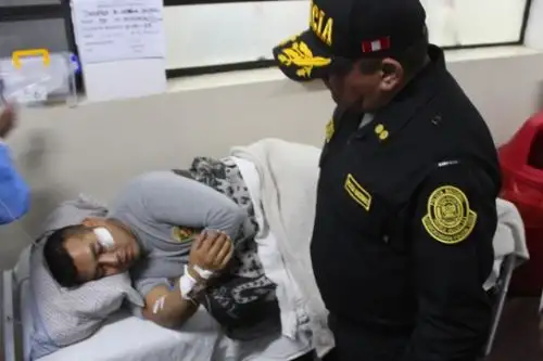 Los policías sufrieron contusiones en las piernas y rodillas, golpes, hematomas y, en el caso más grave, traumatismo craneoencefálico. Foto: Mininter.