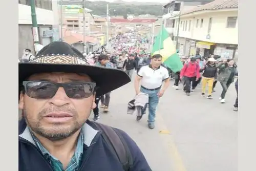 La Defensoría del Pueblo demanda una investigación inmediata para dar con los responsables del deceso de Remo Candia (personaje con sombrero). Foto: municipalidad de Anta.