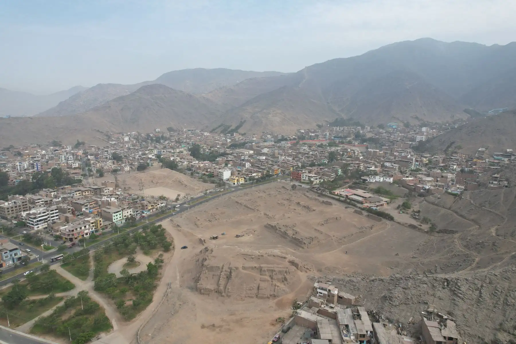 San Juan de Lurigancho comprende una importante cantidad de recintos arqueológicos que dan testimonio de los antiguos pueblos que se asentaron en esta zona de Lima. Uno de los más emblemáticos es el Complejo Arqueológico de Mangomarca, el cual es conocido también como Huaca Mangomarca o Templo Nuevo de Mangomarca. 
Foto: ANDINA/Ricardo Cuba San Juan de Lurigancho comprende una importante cantidad de recintos arqueológicos que dan testimonio de los antiguos pueblos que se asentaron en esta zona de Lima. Uno de los más emblemáticos es el Complejo Arqueológico de Mangomarca, el cual es conocido también como Huaca Mangomarca o Templo Nuevo de Mangomarca. 
Foto: ANDINA/Ricardo Cuba