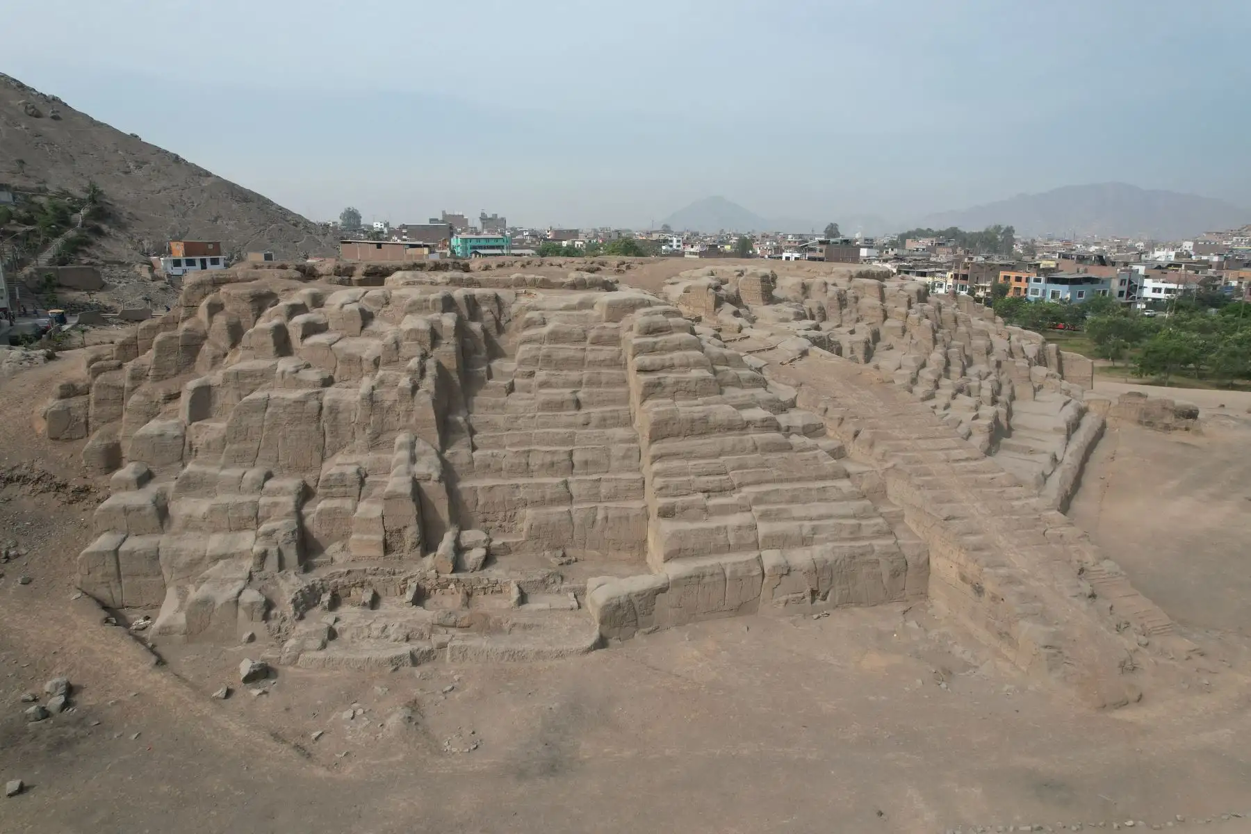 San Juan de Lurigancho comprende una importante cantidad de recintos arqueológicos que dan testimonio de los antiguos pueblos que se asentaron en esta zona de Lima. Uno de los más emblemáticos es el Complejo Arqueológico de Mangomarca, el cual es conocido también como Huaca Mangomarca o Templo Nuevo de Mangomarca. 
Foto: ANDINA/Ricardo Cuba San Juan de Lurigancho comprende una importante cantidad de recintos arqueológicos que dan testimonio de los antiguos pueblos que se asentaron en esta zona de Lima. Uno de los más emblemáticos es el Complejo Arqueológico de Mangomarca, el cual es conocido también como Huaca Mangomarca o Templo Nuevo de Mangomarca. 
Foto: ANDINA/Ricardo Cuba