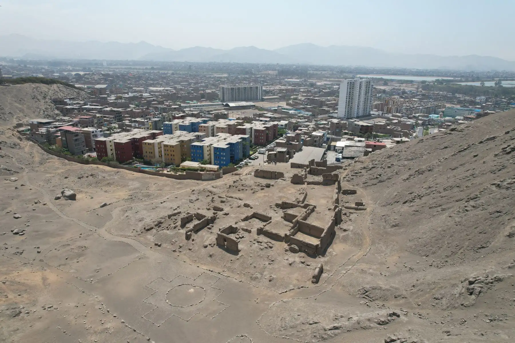 Huaca Fortaleza de Campoy sitio arqueológico situado en San Juan de Lurigancho es un conjunto arquitectónico que fue declarado patrimonio cultural de la noción en 1998

Foto: ANDINA/Ricardo Cuba