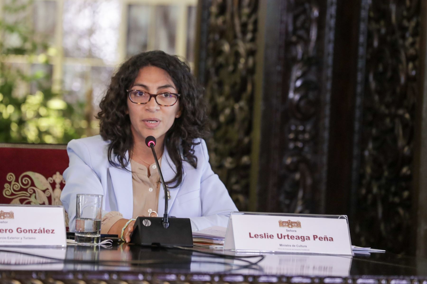 Ministra de Cultura, Leslie Urteaga Peña, informó que su sector reactivará labor de artistas peruanos. Foto: ANDINA/Captura TV.