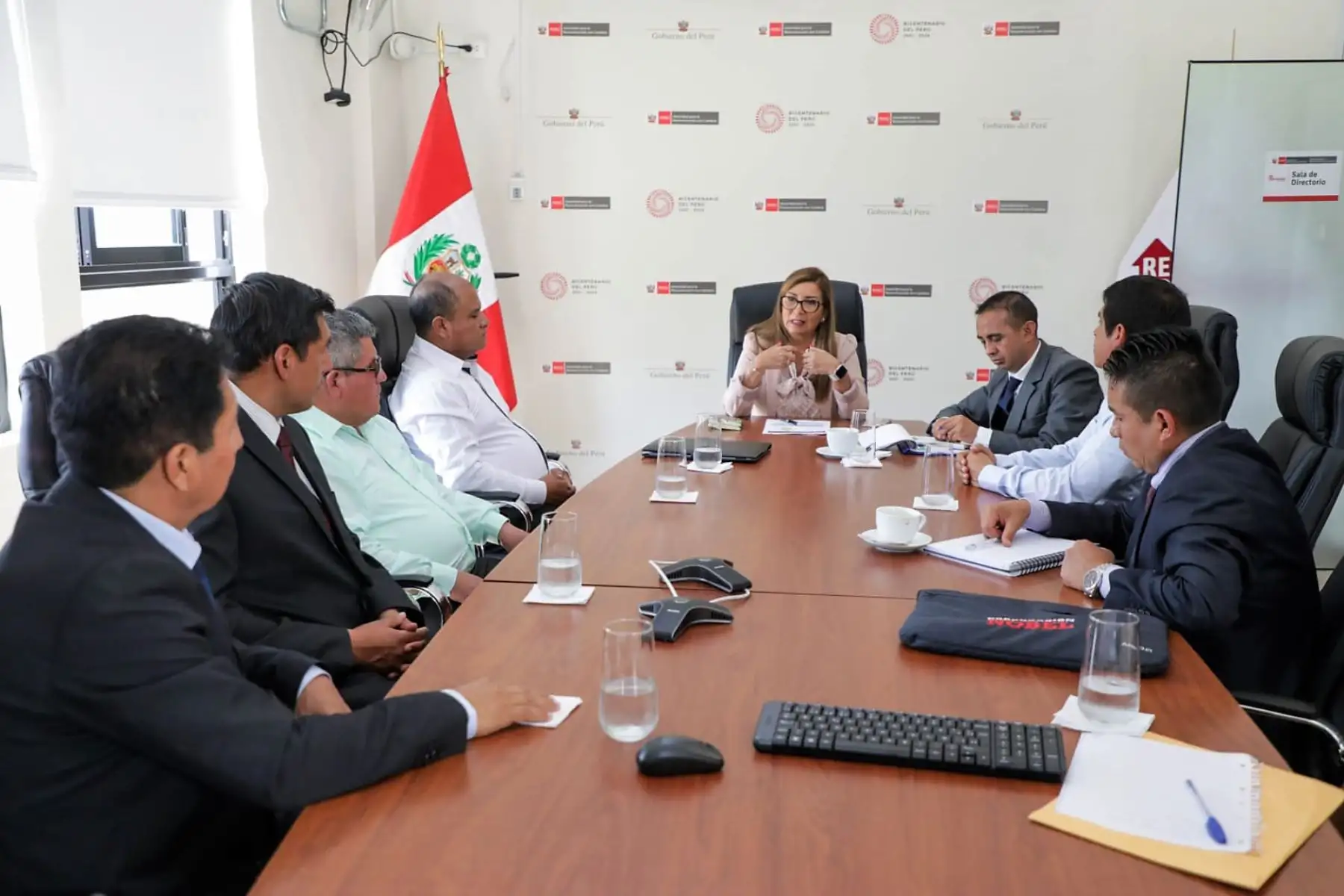 La directora ejecutiva de la ARCC, Rosmary Cornejo, dialogó con autoridades de la región Áncash. Foto: ARCC/Difusión.