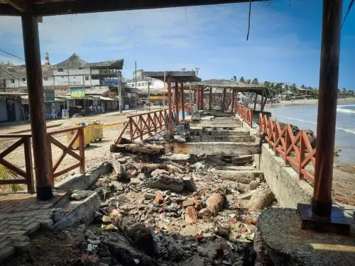 Máncora es el balneario más afectado por los fuertes oleajes que se registran en el litoral peruano. Foto: ANDINA/difusión.