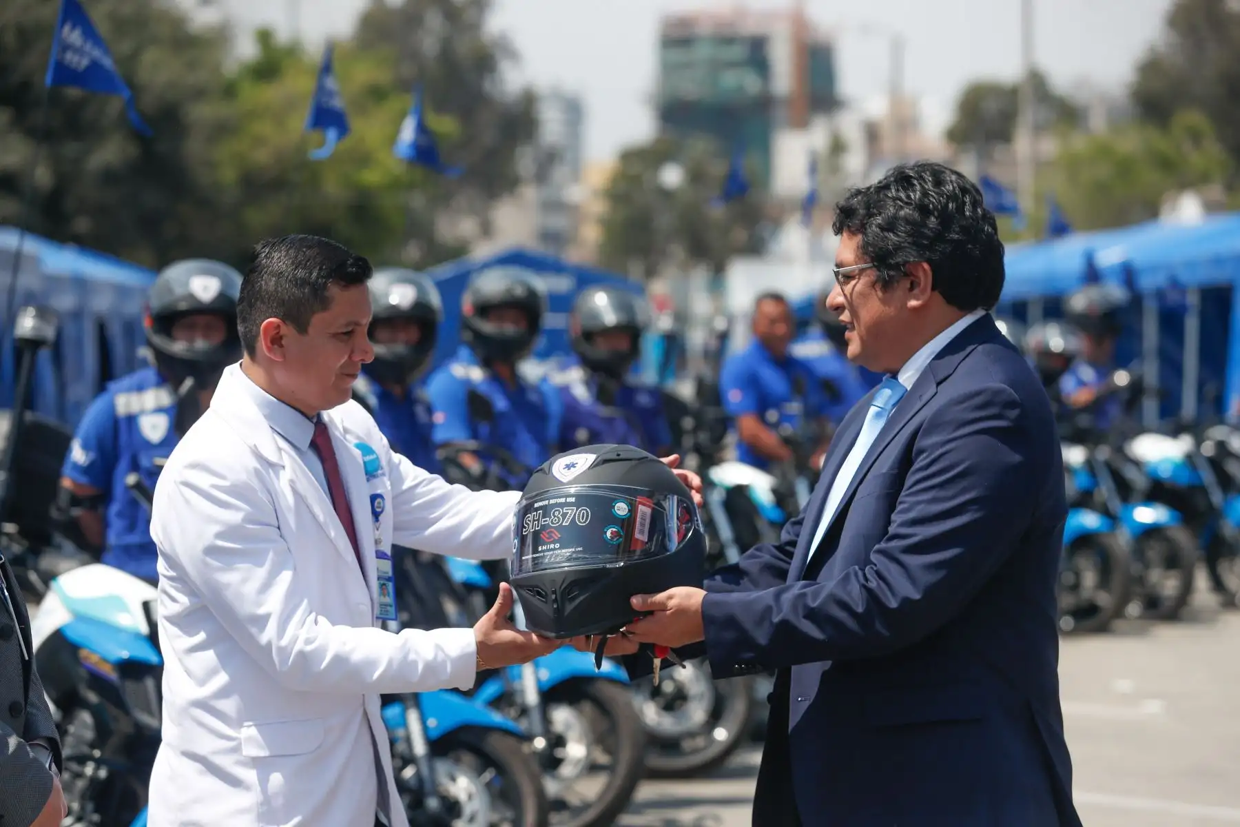 El Seguro Social de Salud (EsSalud) entregó 20 motoambulancias para urgencias y emergencias en las redes asistenciales de Madre de Dios, Amazonas, Ucayali y Loreto. Además, se hará entrega de 40 nuevas carpas que servirán de módulos del Hospital Perú, centros de asistencia itinerante que llegan a las zonas altoandinas, amazónicas y urbano marginales del país para brindar atención.
Foto:ANDINA/Carla Patiño