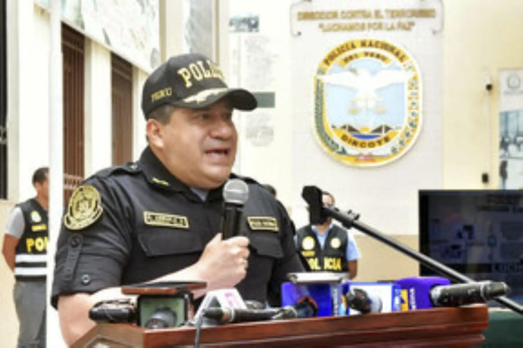 Ministro del Interior ratifica confianza a alto mando de la PNP