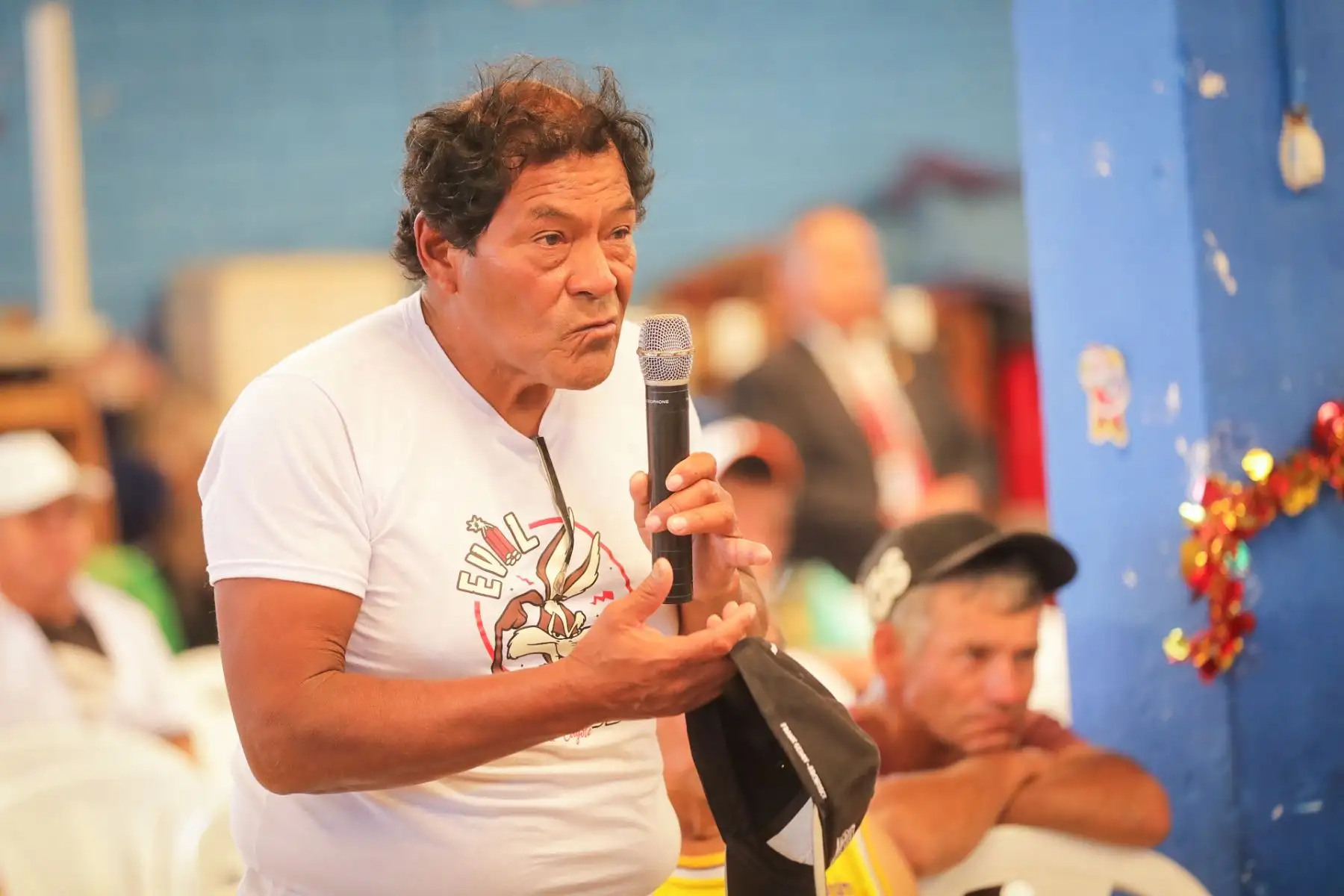 La ministra de la Producción, Sandra Belaunde, y la viceministra de Pesca y Acuicultura, Desilú León, acudieron esta mañana al muelle de Chorrillos para sostener una reunión con representantes de la “Asociación José Silverio Olaya Balandra”, integrada por pescadores artesanales de esa emblemática caleta.
Foto:ANDINA/Produce