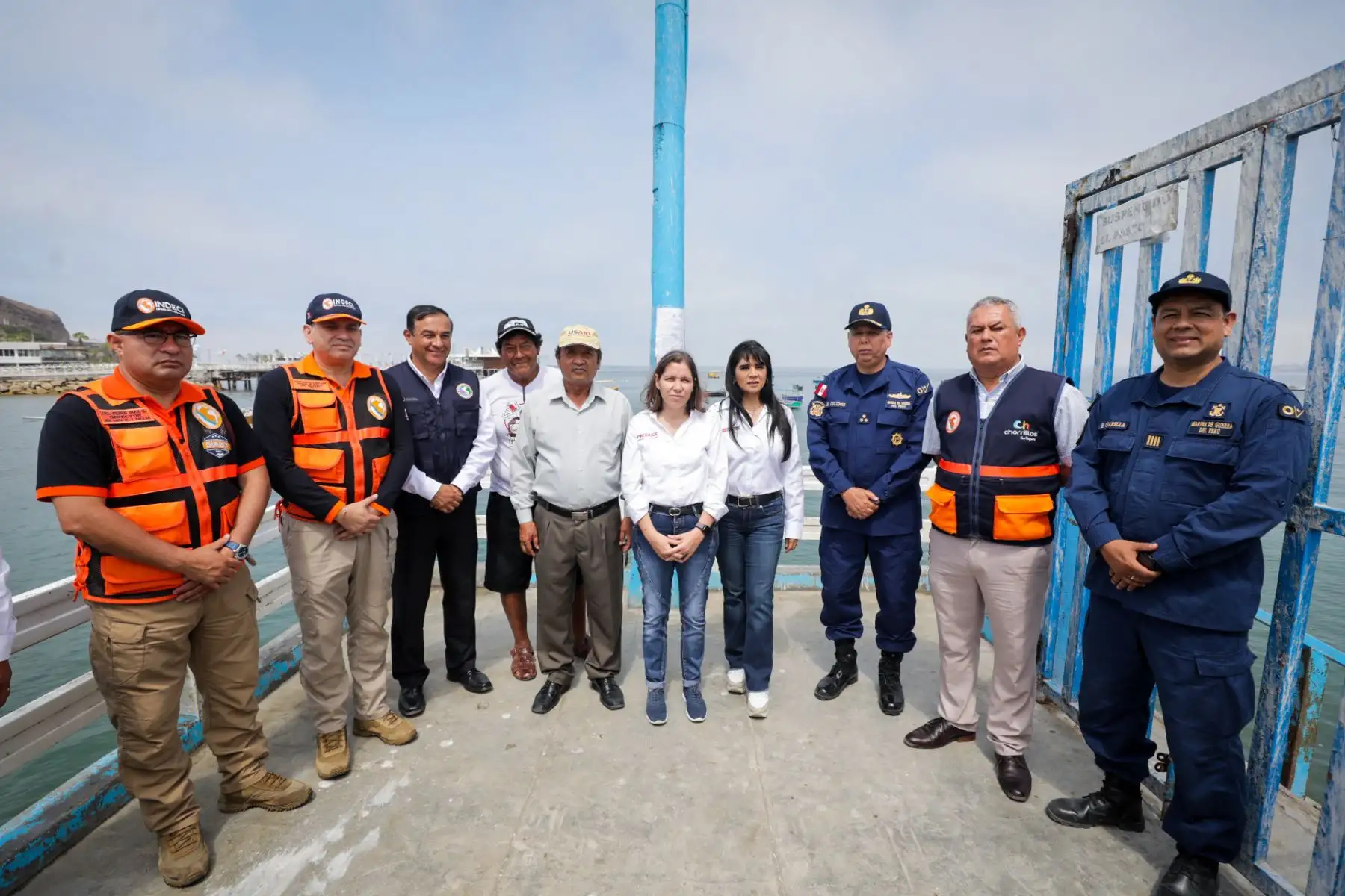 La titular de Produce también se reunió con el director general de Capitanías y Guardacostas, vicealmirante César Colunge, y el jefe del Instituto Nacional de Defensa Civil (INDECI), general Carlos Yañez; quienes le informaron sobre la situación de los oleajes anómalos y las afectaciones que han causado en el litoral peruano.
Foto:ANDINA/Produce