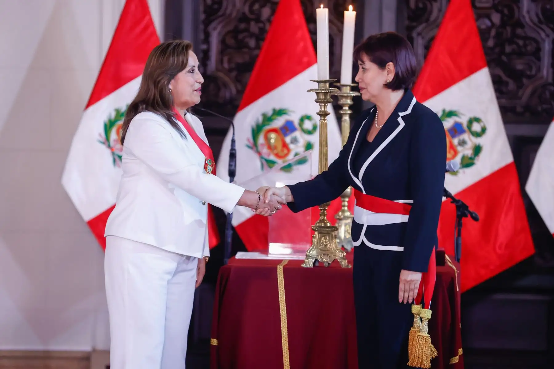 La presidenta de la República, Dina Boluarte Zegarra, tomó juramento hoy a Nancy Rosalina Tolentino Gamarra como nueva ministra de la Mujer y Poblaciones Vulnerables, en ceremonia celebrada en la sala Eléspuru de Palacio de Gobierno.
Foto:ANDINA/Presidencia Perú