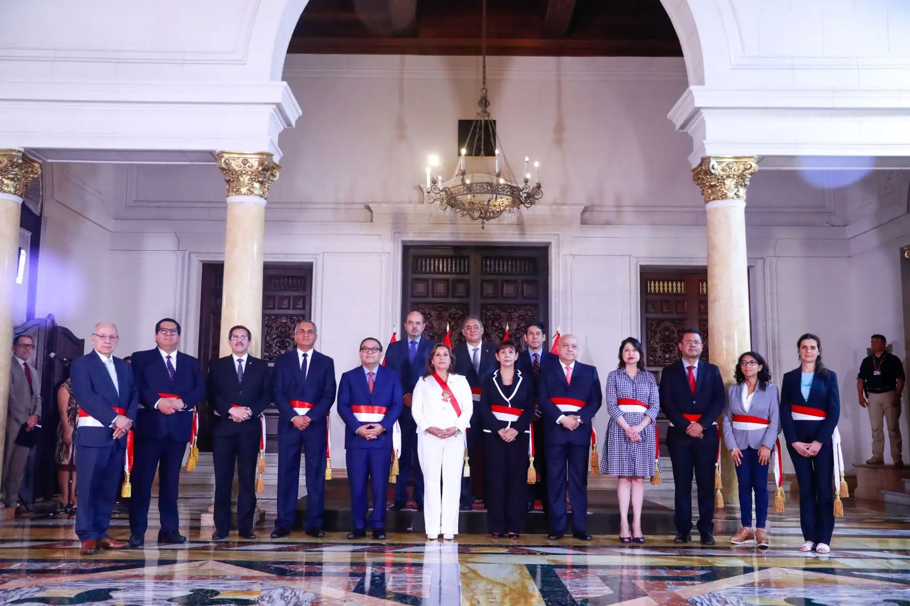 Presidenta Dina Boluarte tomó juramento a nuevos ministros de Estado.
Foto:ANDINA/Presidencia Perú