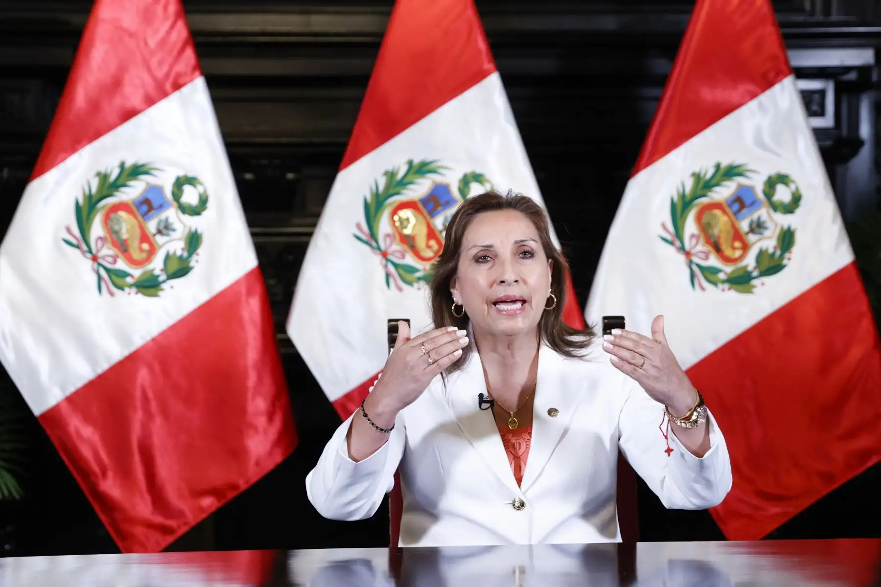 En un mensaje a la Nación dado esta noche, la presidenta de la República, Dina Boluarte, pide perdón e insta a trabajar con responsabilidad y
recalcó que no renunciará al cargo.

Foto:ANDINA/Presidencia Perú
