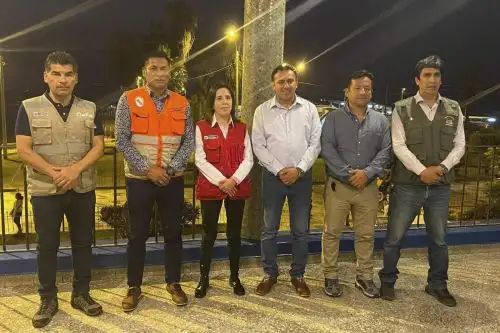 La viceministra de Gestión Ambiental, Giuliana Becerra, estuvo con el burgomaestre de Ancón, Samuel Daza; de Santa Rosa, George Robles; de Ventanilla, Jhovinson Vásquez y funcionarios de la OEFA y el Servicio Nacional de Áreas Naturales Protegidas (Sernanp). ANDINA/ Municipalidad de Ancón.